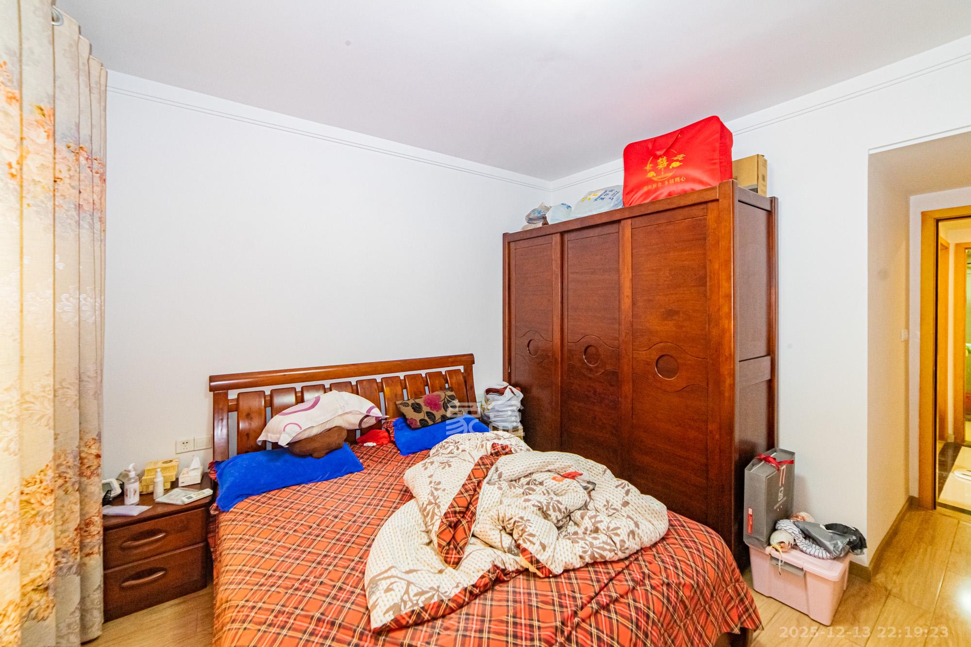 珠江郦城薰衣道  3室2厅1卫    75.0万卧室