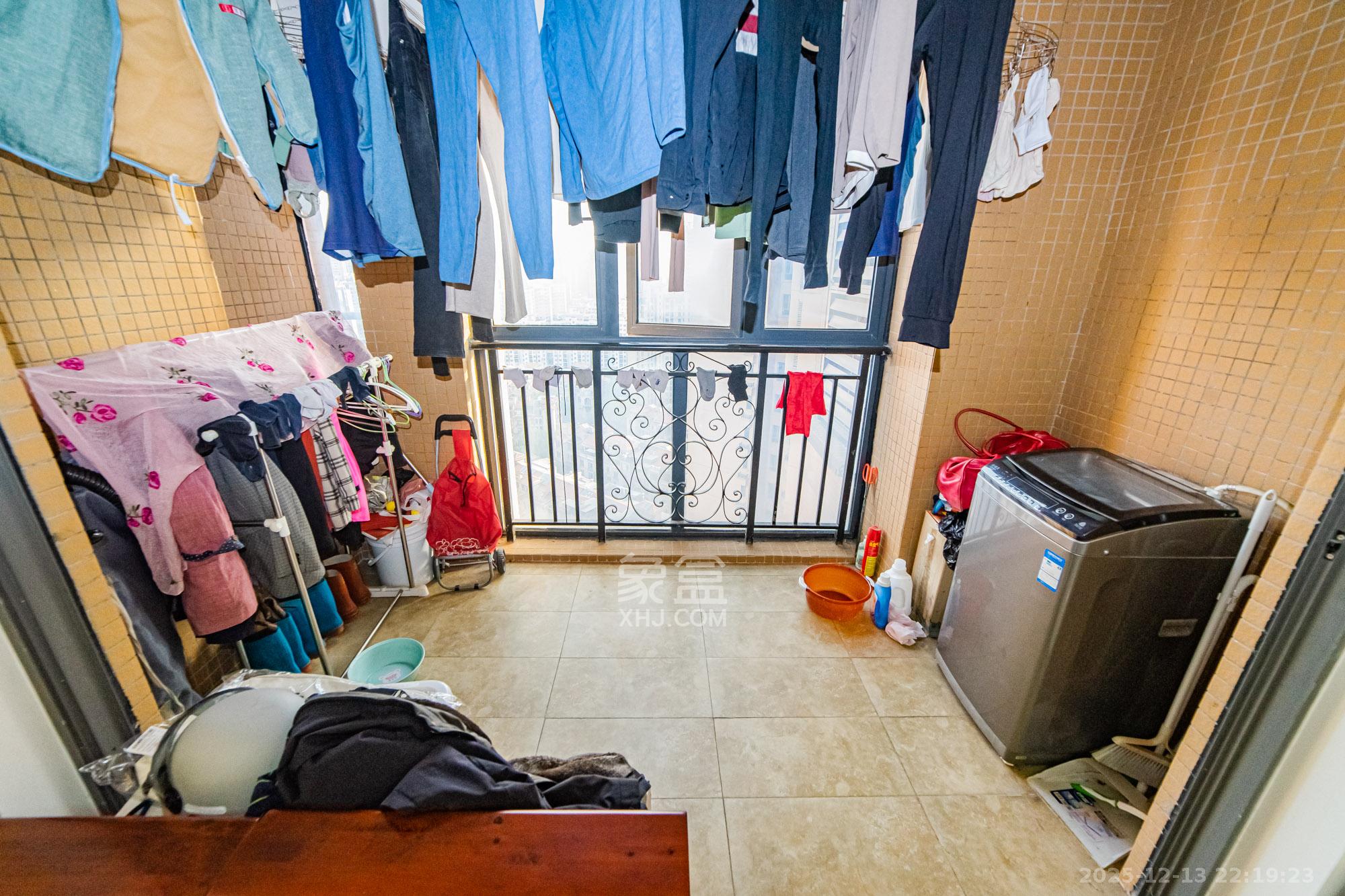 珠江郦城薰衣道 3室2厅1卫 75.0万 珠江郦城薰衣道 3室2厅1卫 75.0万阳台