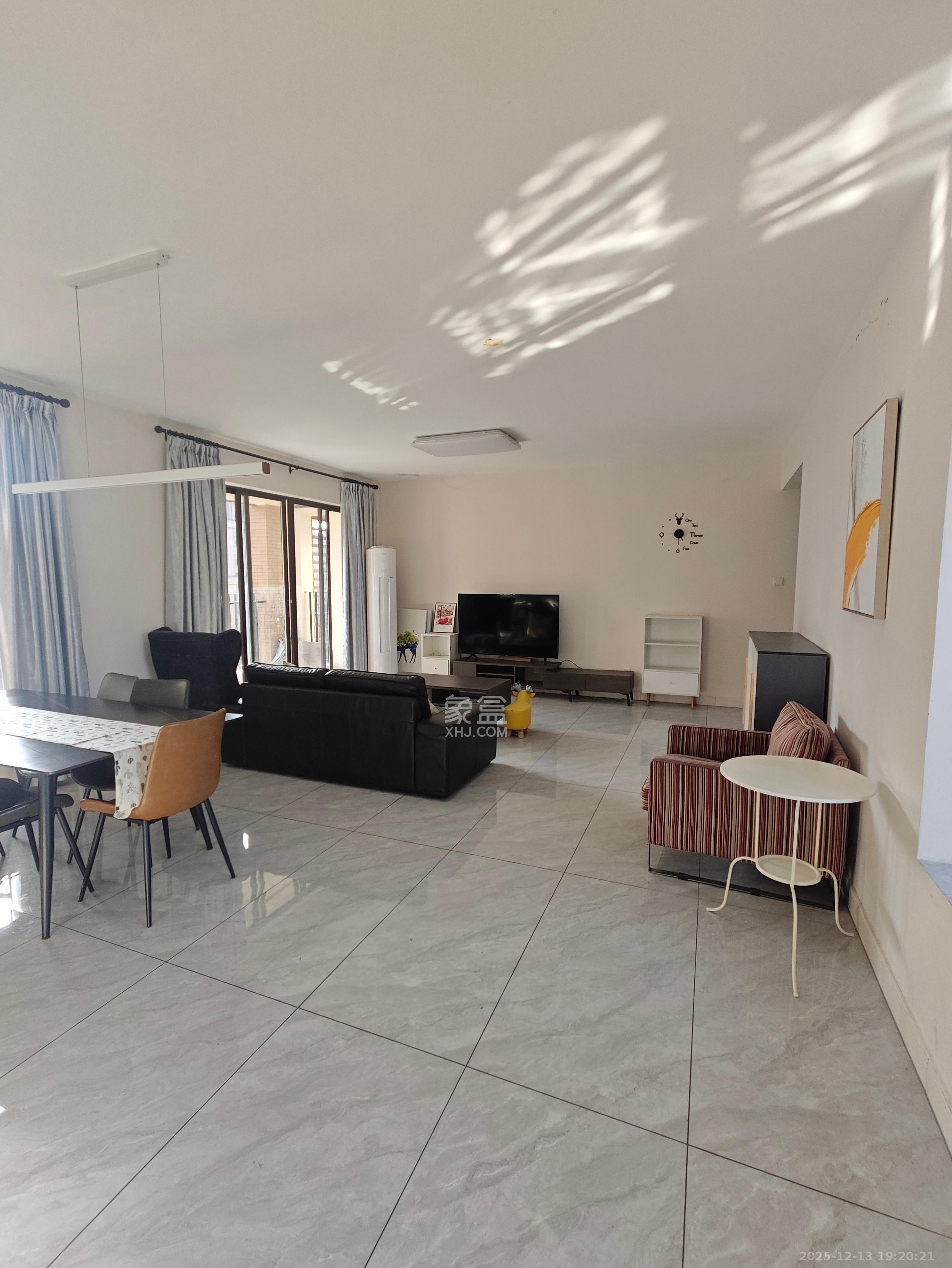 华润凤凰城三期  3室2厅1卫    2800.0元/月