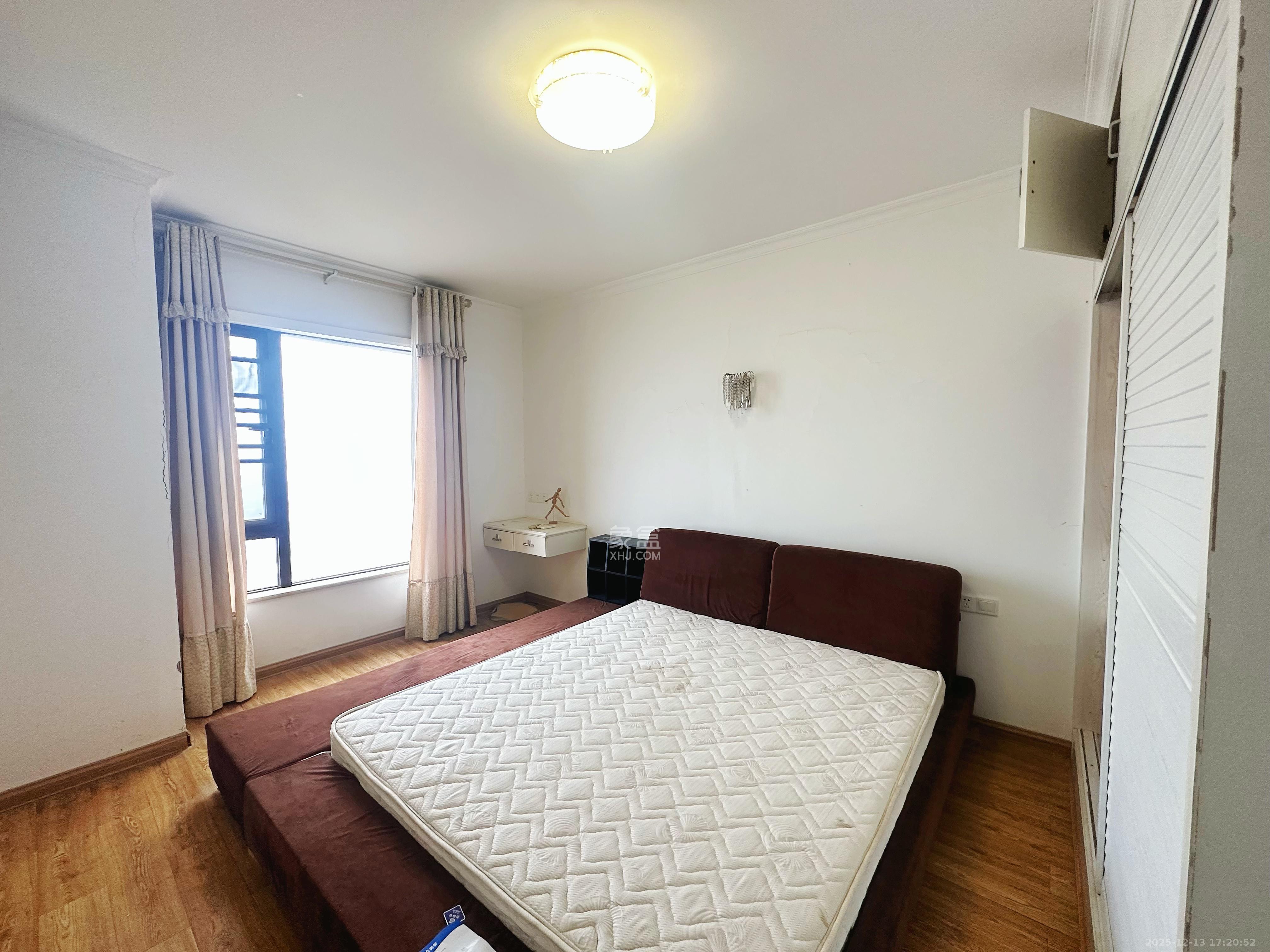 华润橡树湾  3室1厅2卫    2100.0元/月