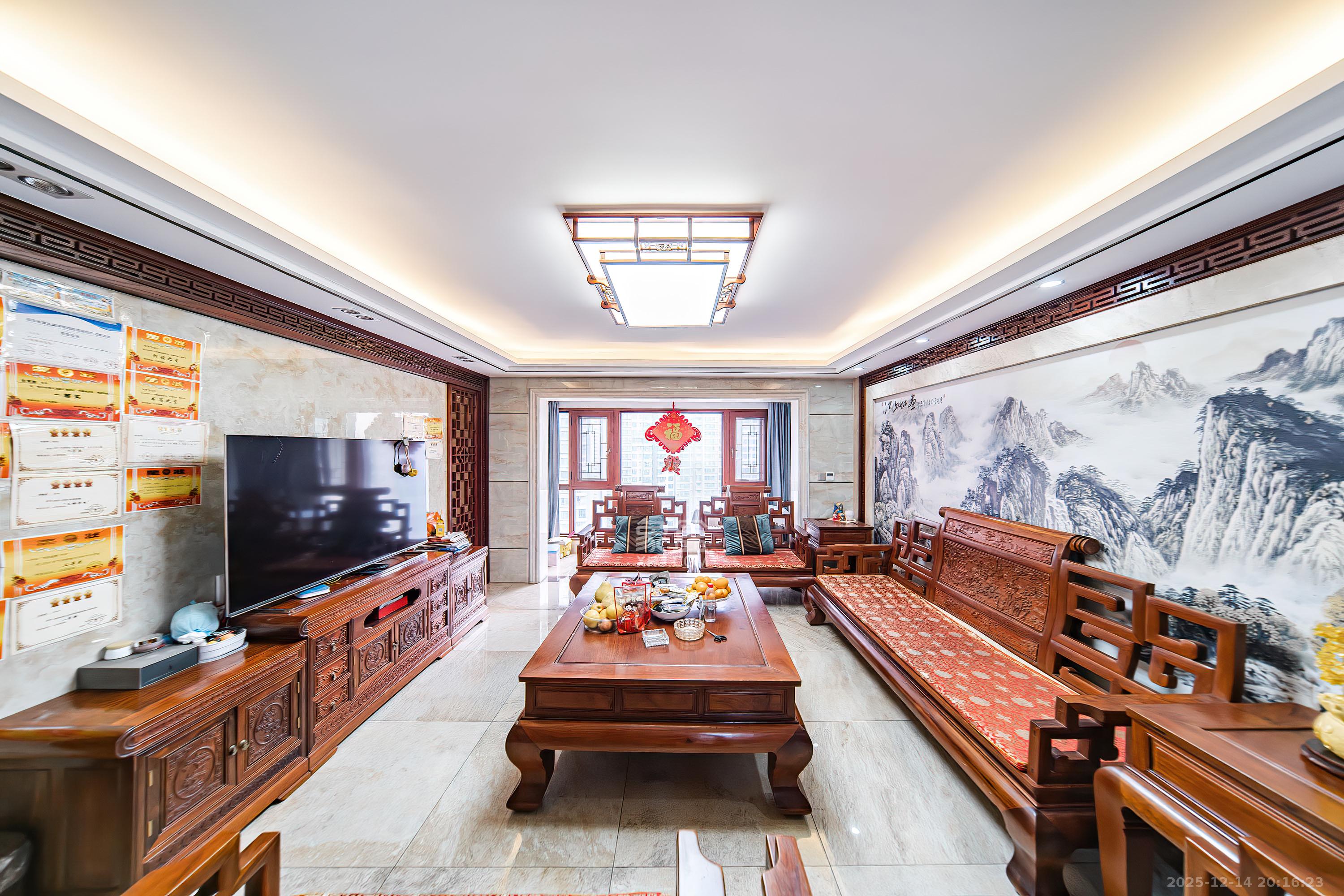 北辰三角洲E3区  4室2厅2卫    252.0万