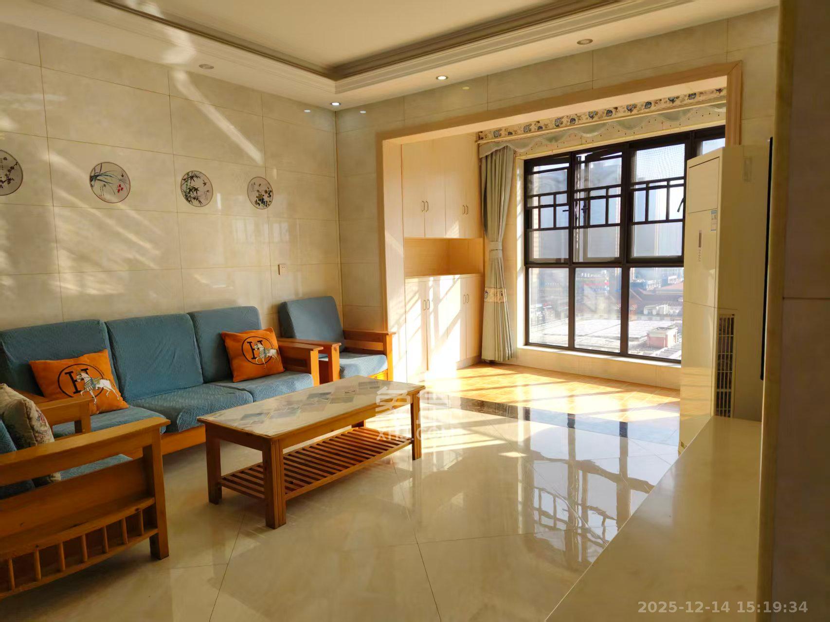 三润城（三润星城）  3室2厅2卫    2000.0元/月