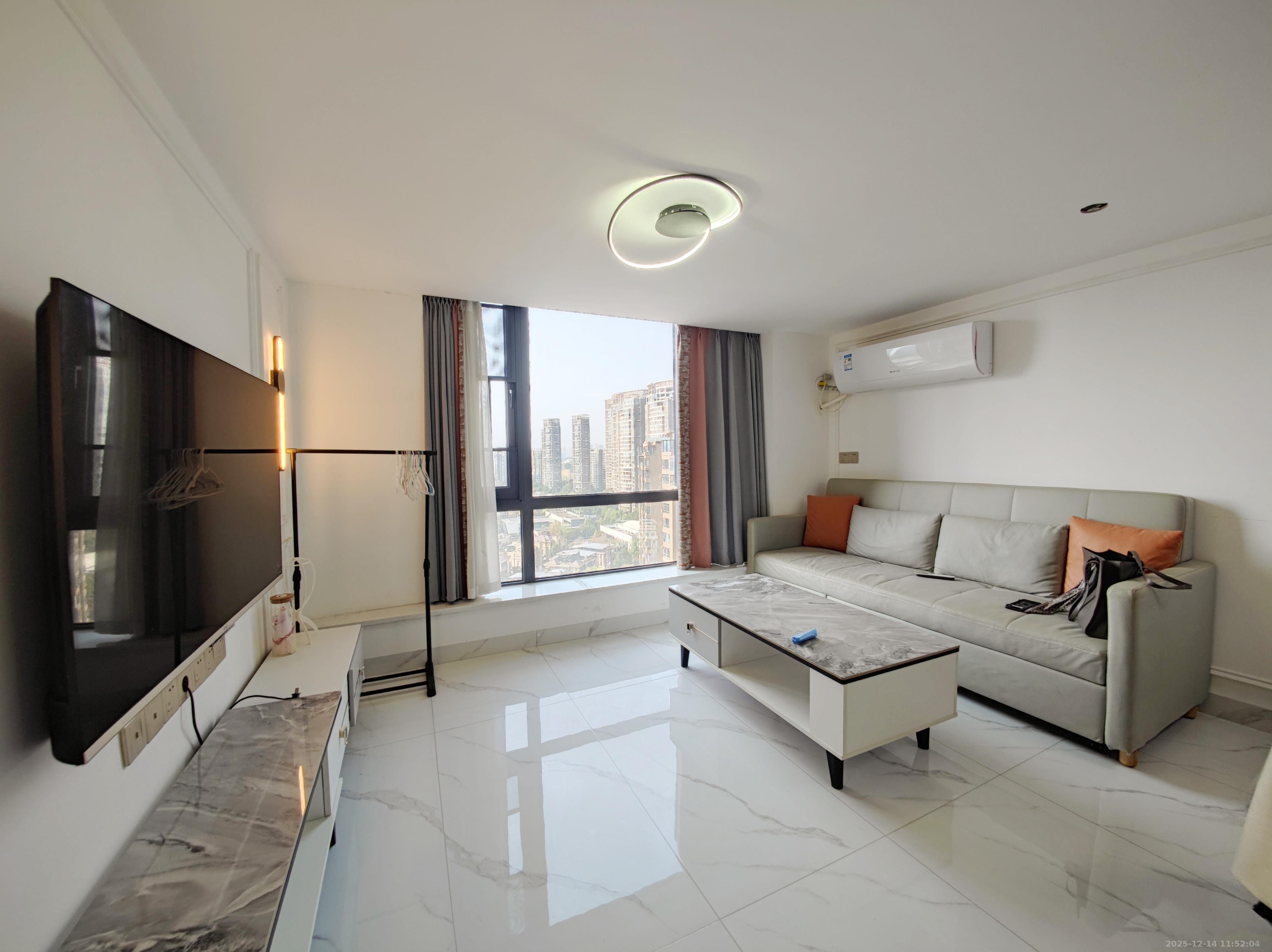 藏珑湖上公馆  2室2厅1卫    2300.0元/月