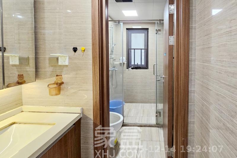 阳光城尚东湾蜜桃园  3室2厅1卫    2300.0元/月室内图