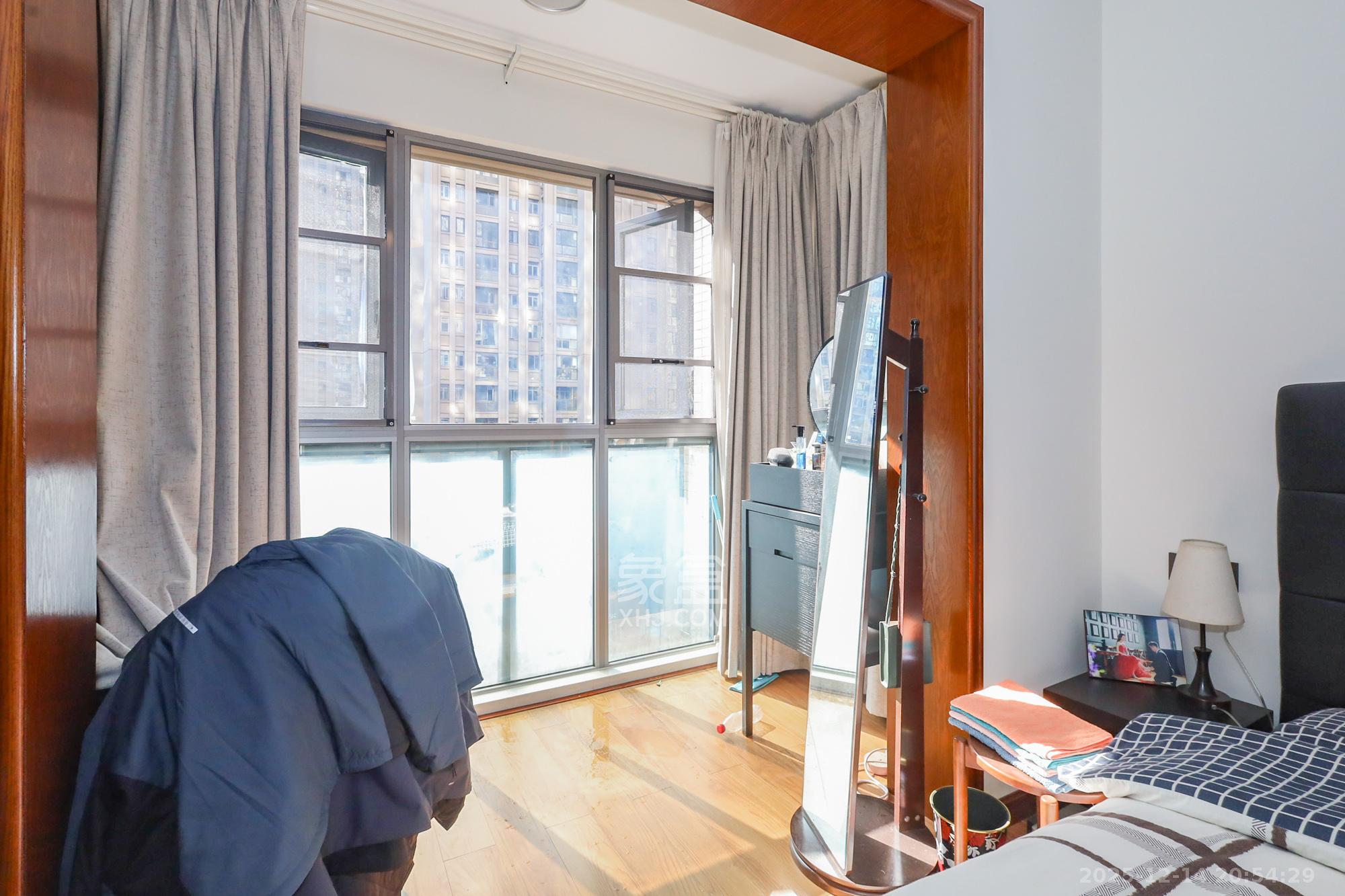 八方小区B区  3室2厅2卫    320.0万阳台