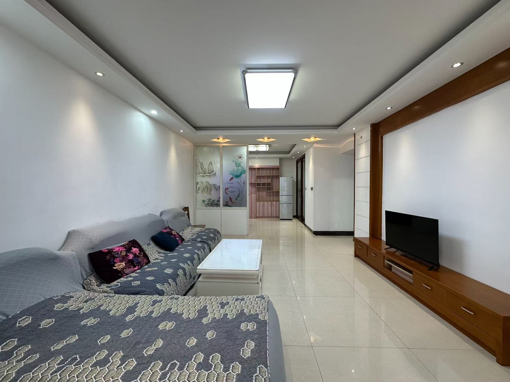 逸臣广场  3室2厅2卫    72.0万