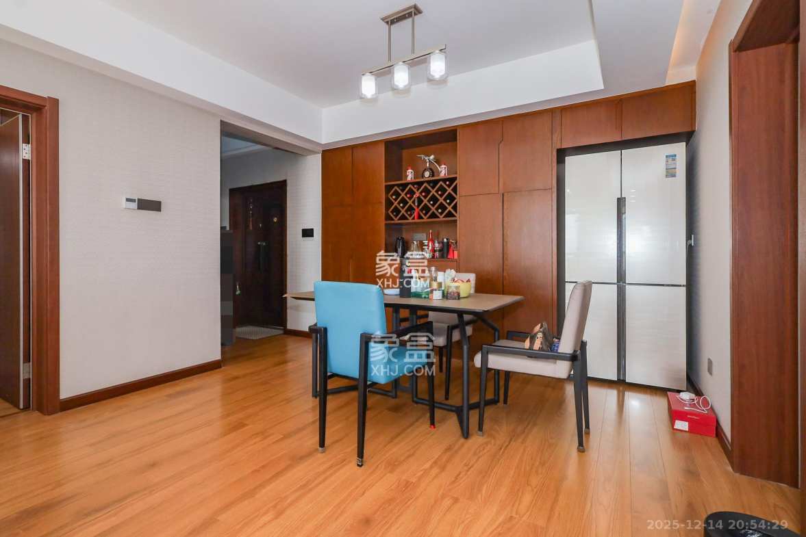 八方小区B区 3室2厅2卫 320.0万 八方小区B区 3室2厅2卫 320.0万其他