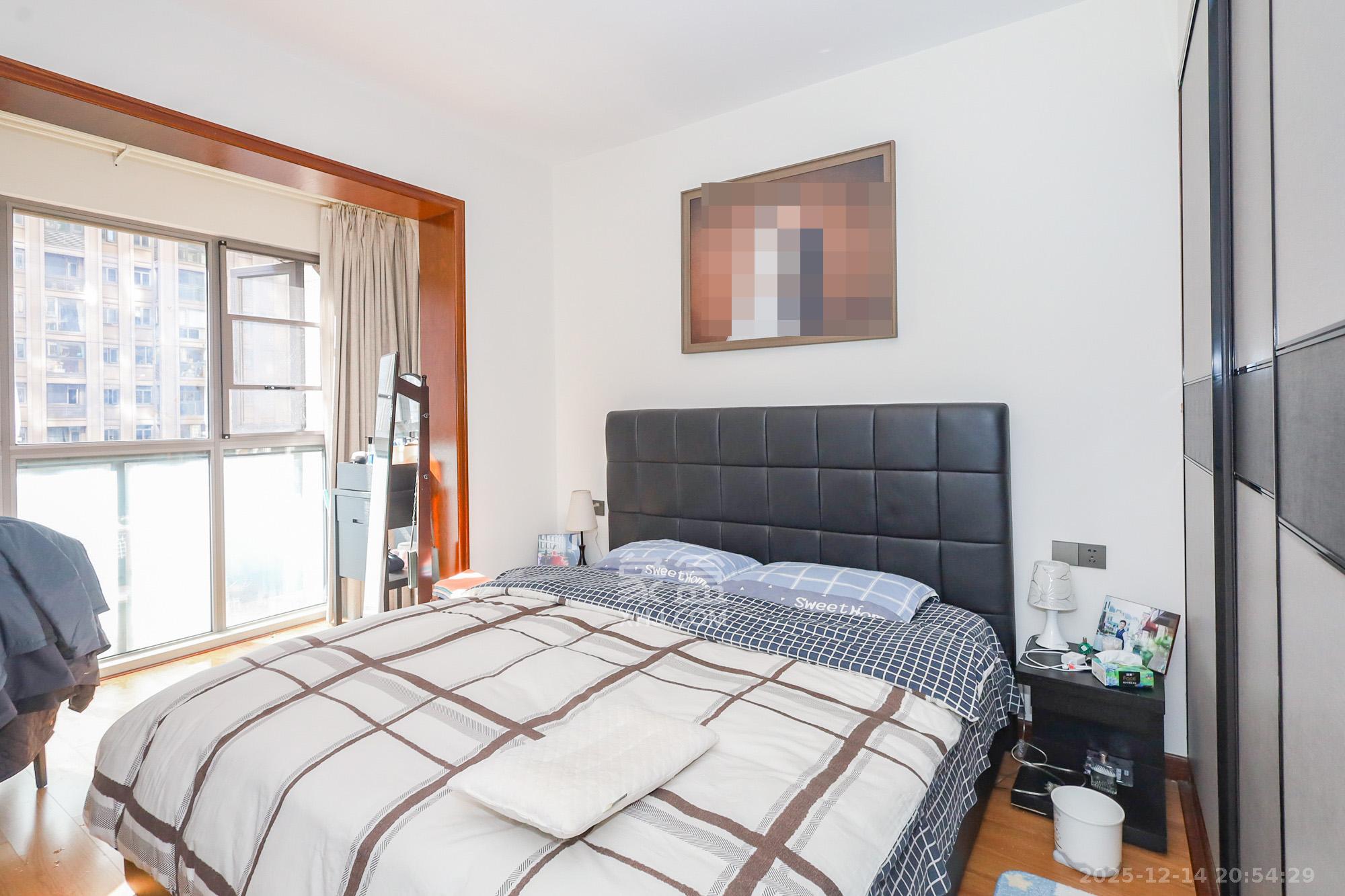 八方小区B区  3室2厅2卫    320.0万卧室