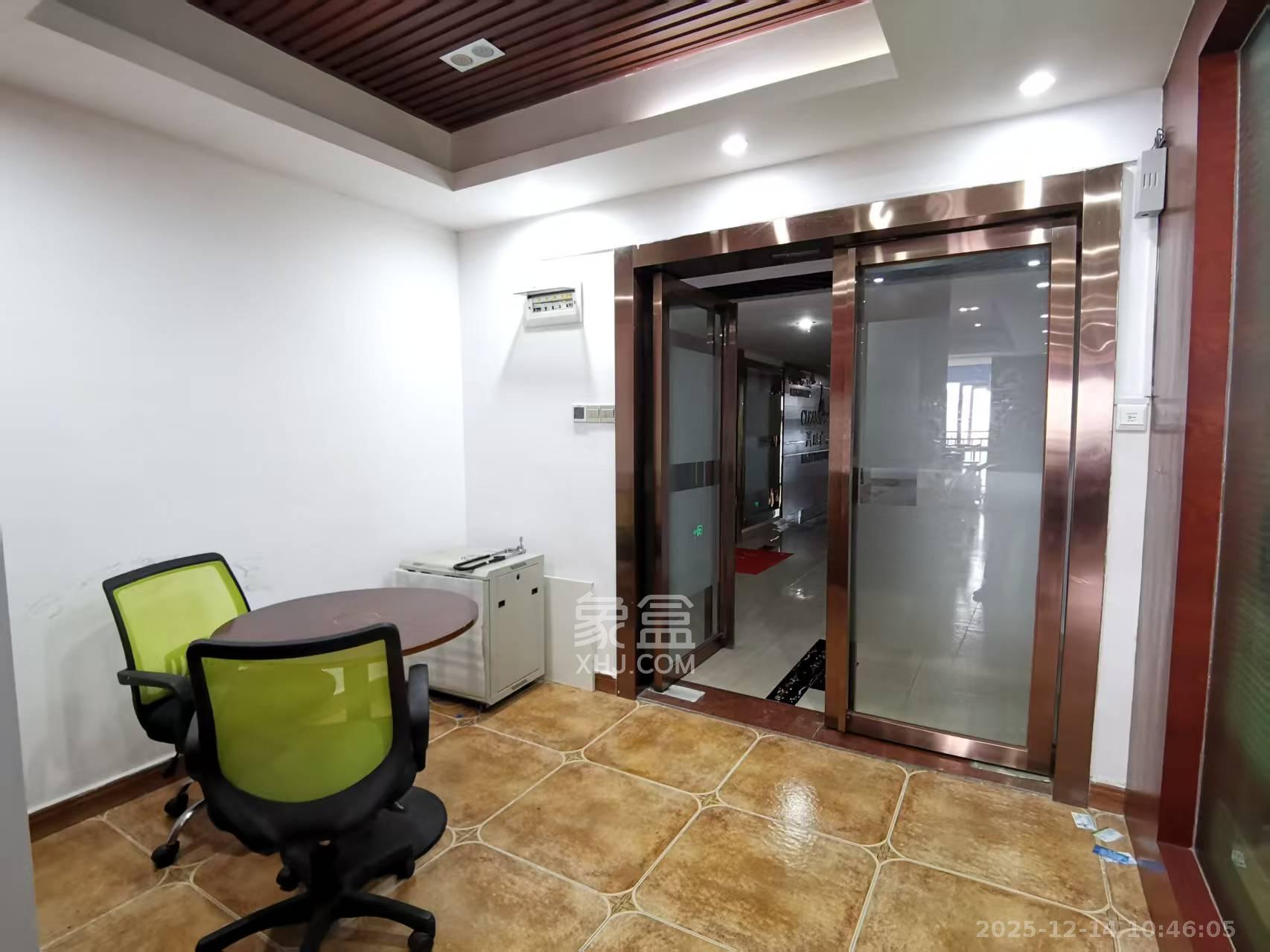 长房中庭国际（东郡华蓉广场）  2室2厅1卫    3200.0元/月