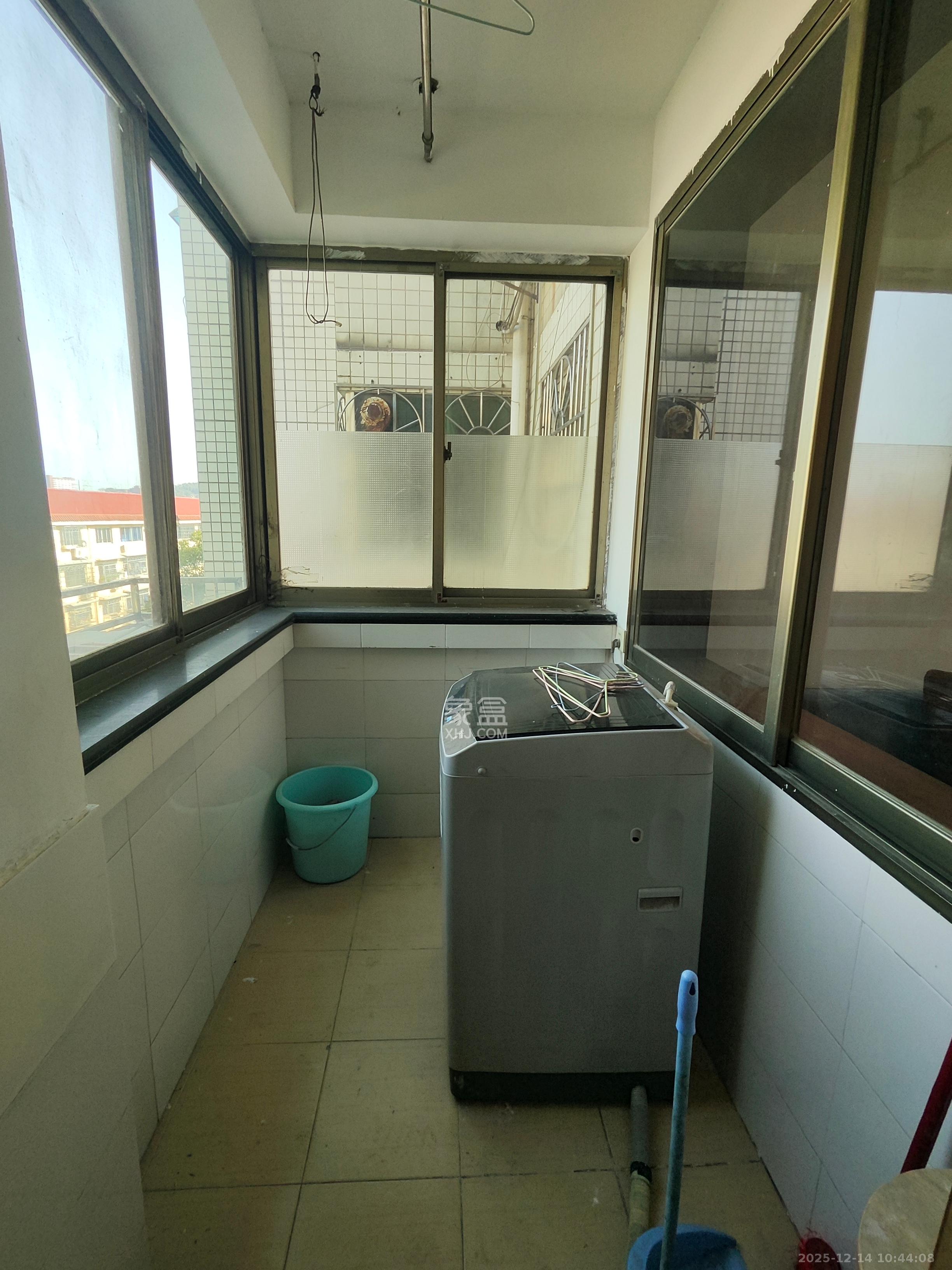 兰亭居  3室2厅2卫    2000.0元/月室内图