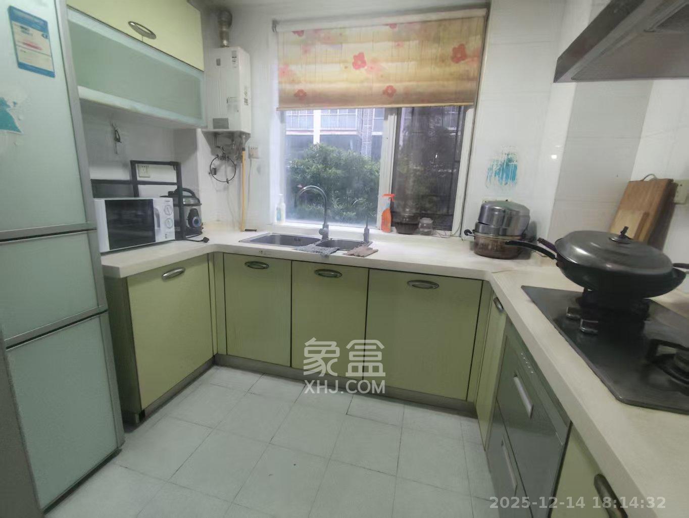 天鸿天府  3室2厅2卫    2800.0元/月