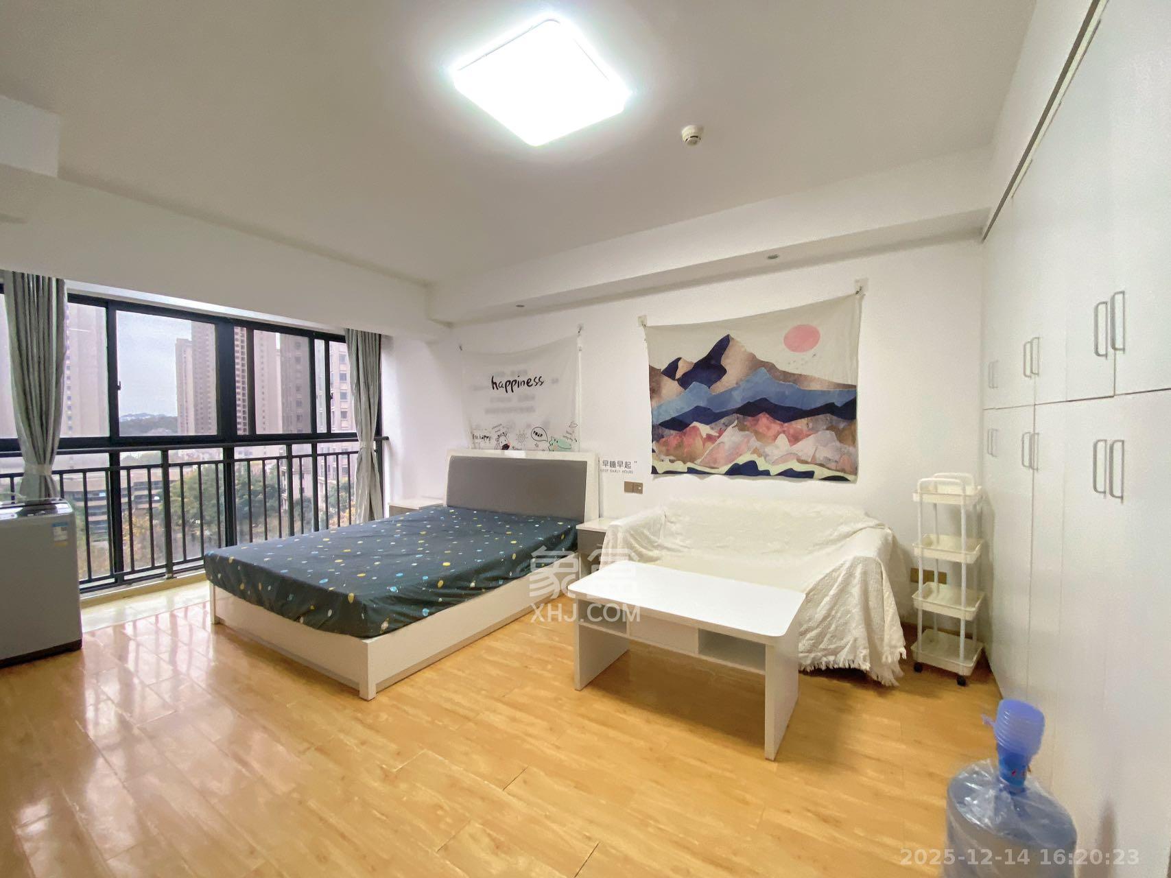 中交里城  1室1厅1卫    1400.0元/月