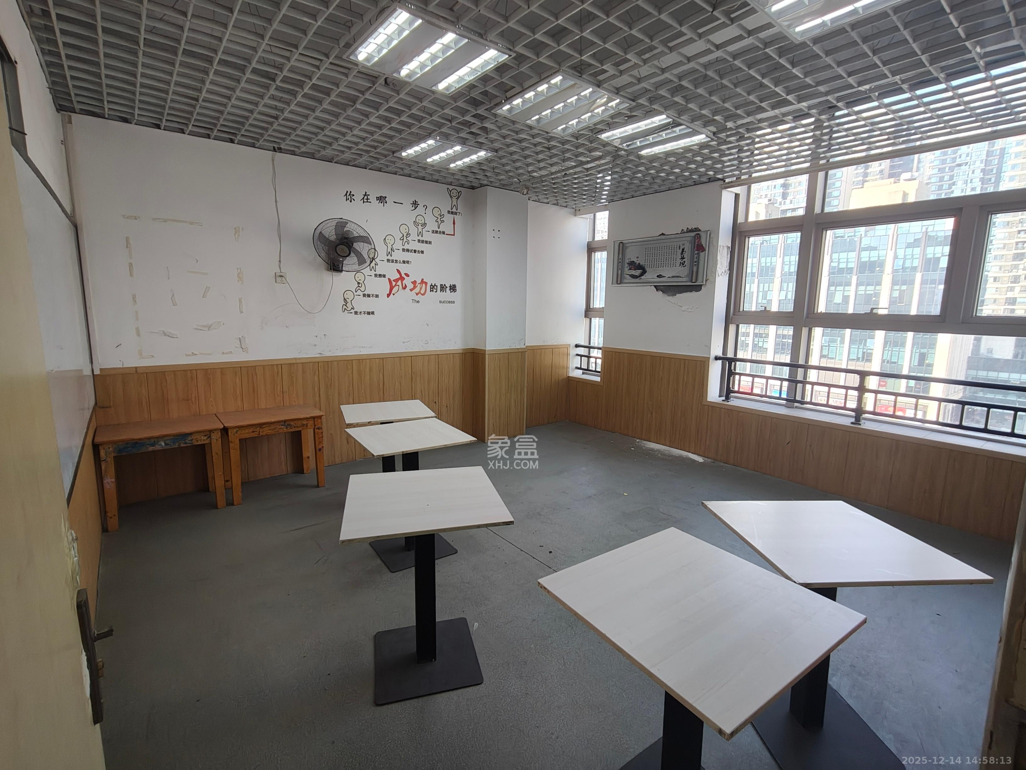 万科城   157.0㎡      9000.0元/月室内图