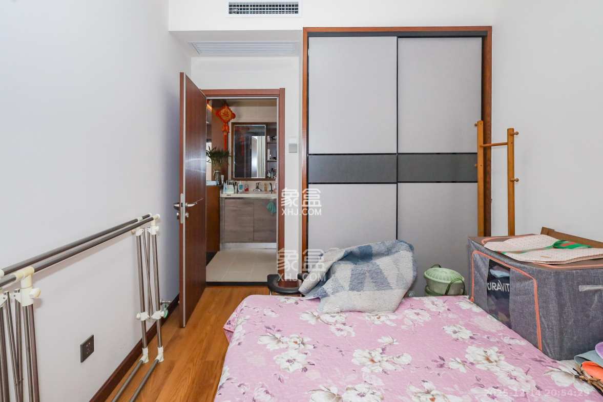 八方小区B区 3室2厅2卫 320.0万 八方小区B区 3室2厅2卫 320.0万卧室