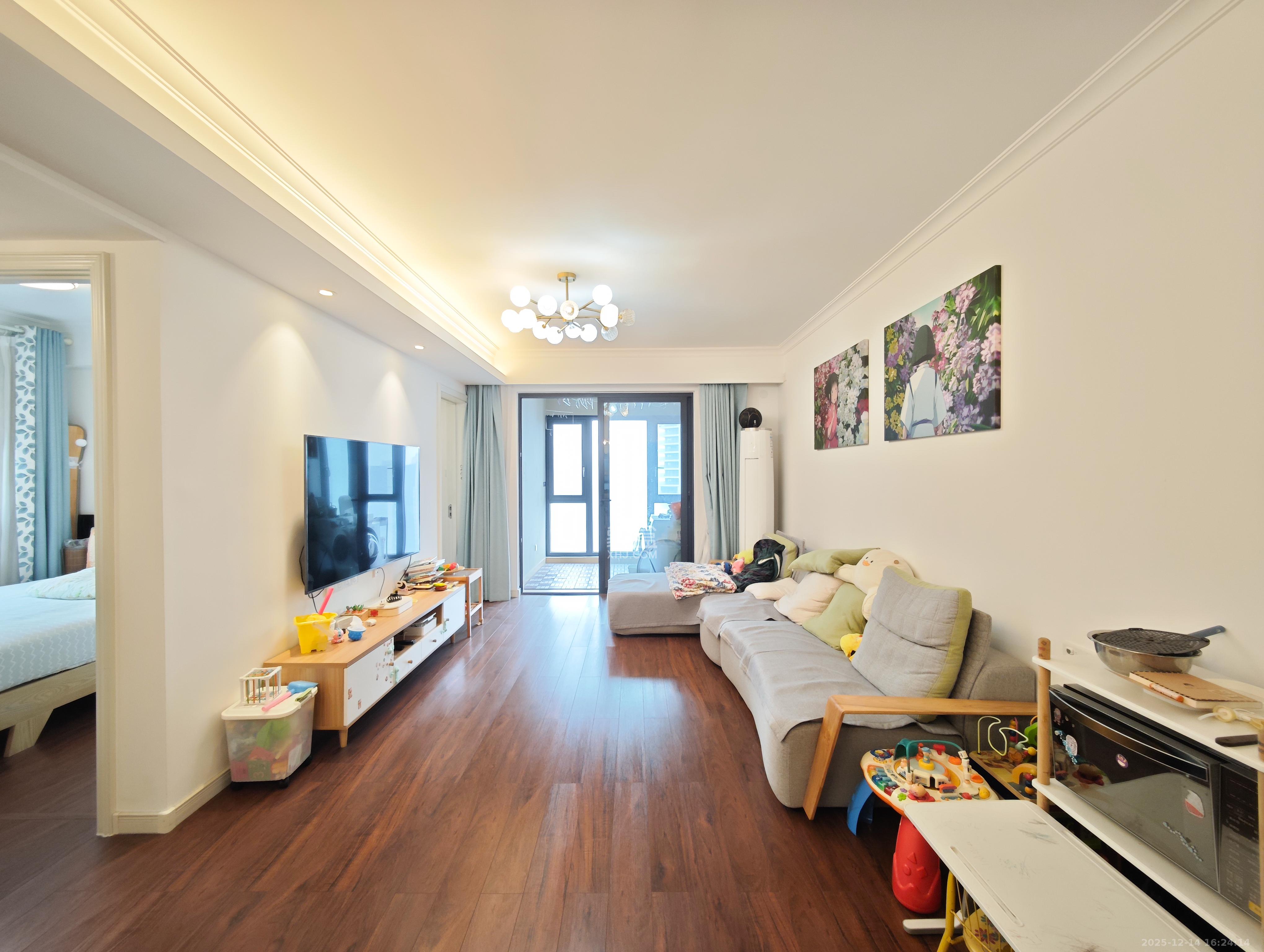 万科魅力之城锋镜里  3室2厅2卫    103.0万