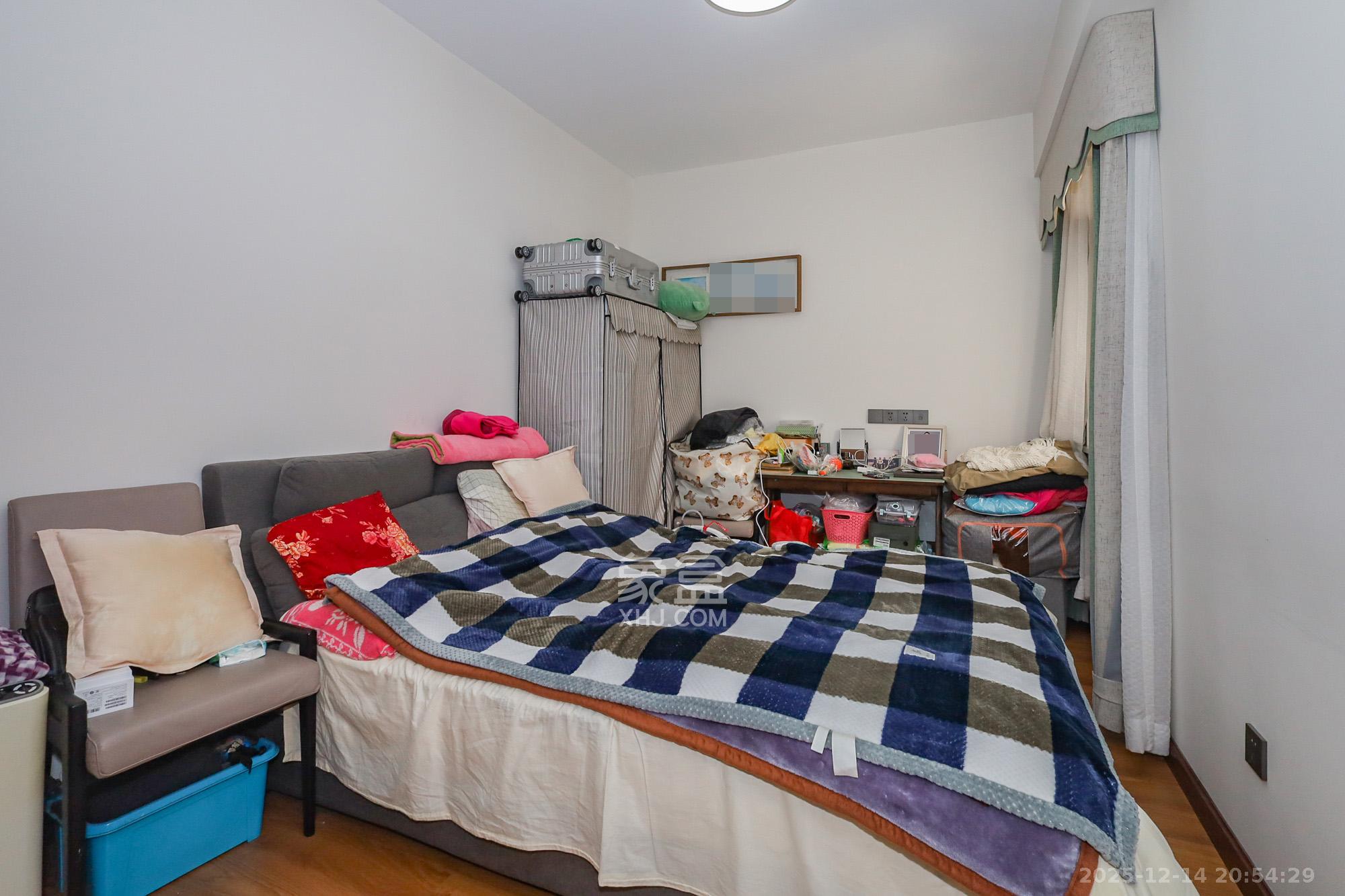 八方小区B区  3室2厅2卫    320.0万卧室