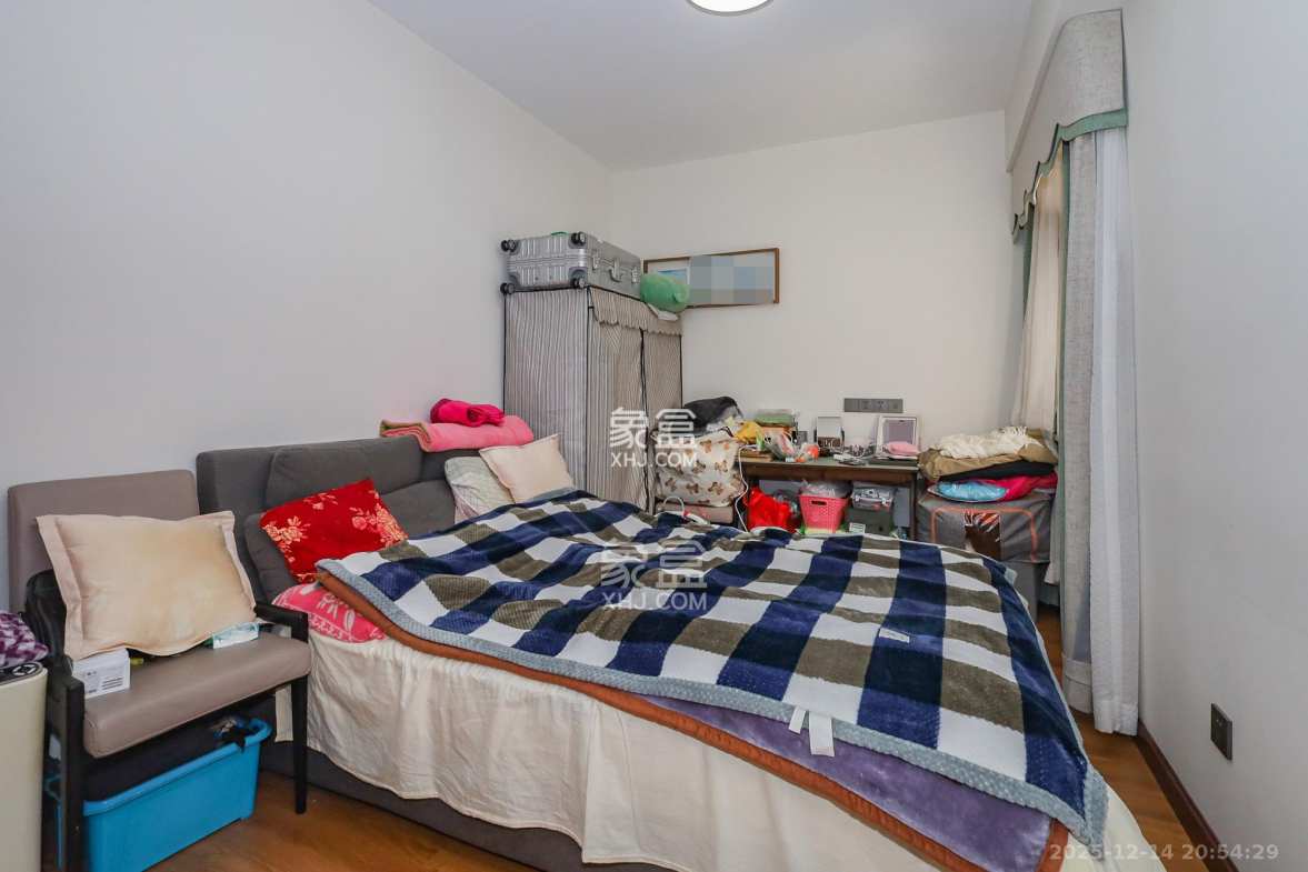 八方小区B区 3室2厅2卫 320.0万 八方小区B区 3室2厅2卫 320.0万卧室