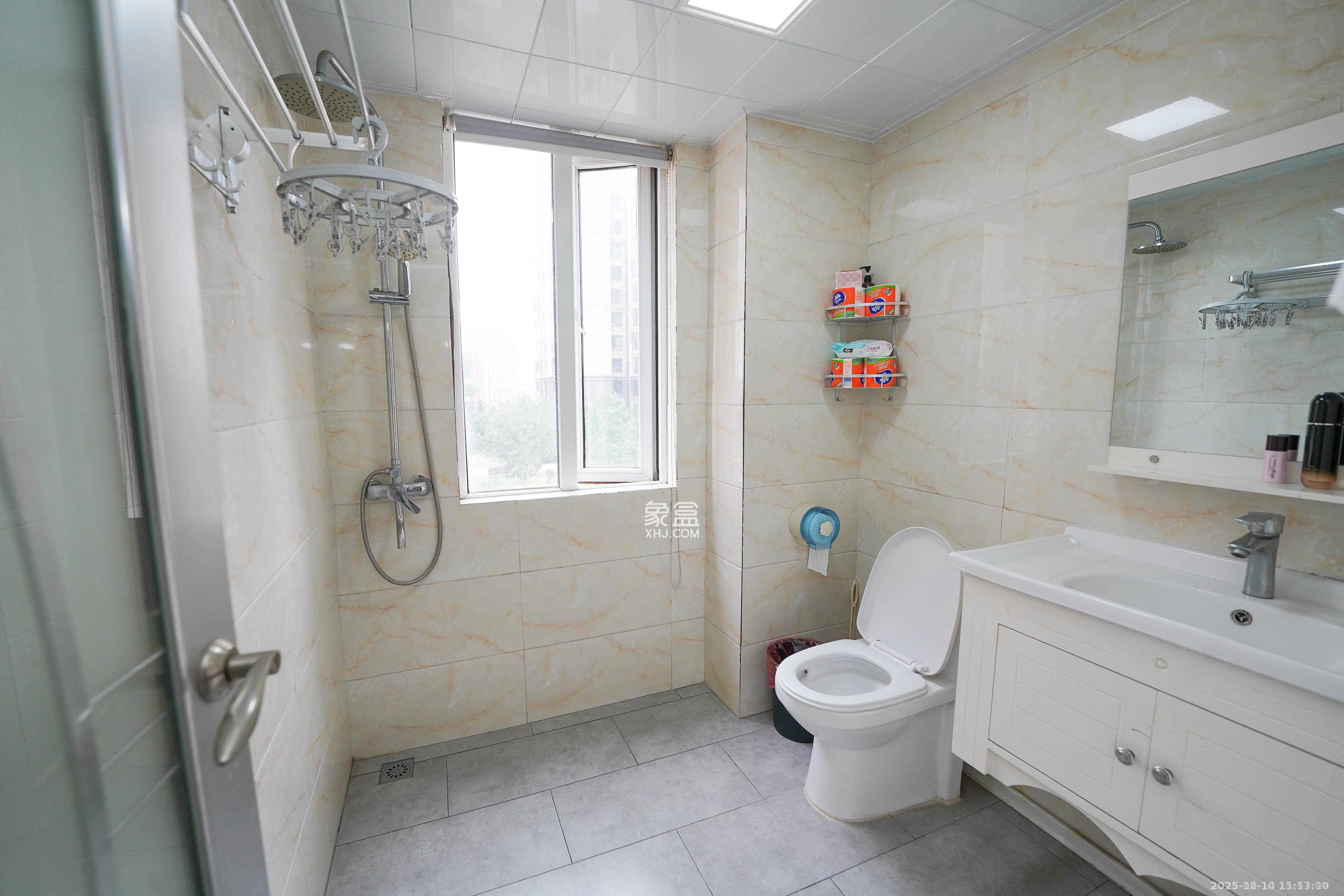 佛奥康桥水岸  3室2厅2卫    1500.0元/月