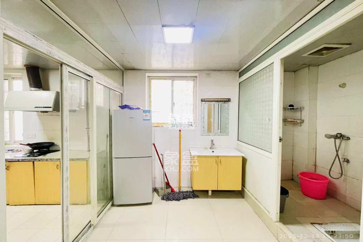 天翔新新家园 1室1厅1卫 1300.0元/月 天翔新新家园 1室1厅1卫 1300.0元/月室内图