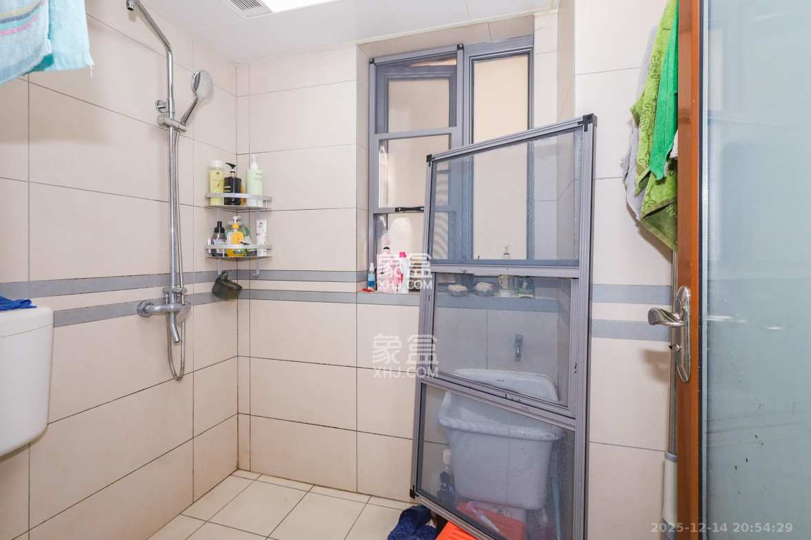 八方小区B区 3室2厅2卫 320.0万 八方小区B区 3室2厅2卫 320.0万卫生间