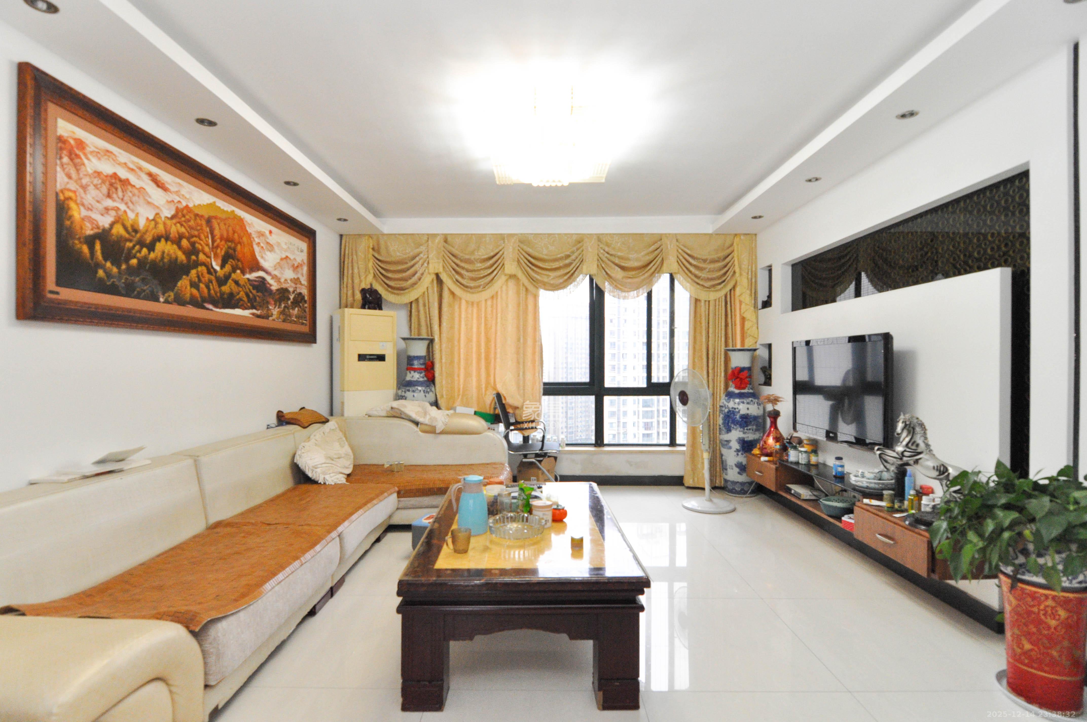 高鑫麓城  3室2厅2卫    129.8万