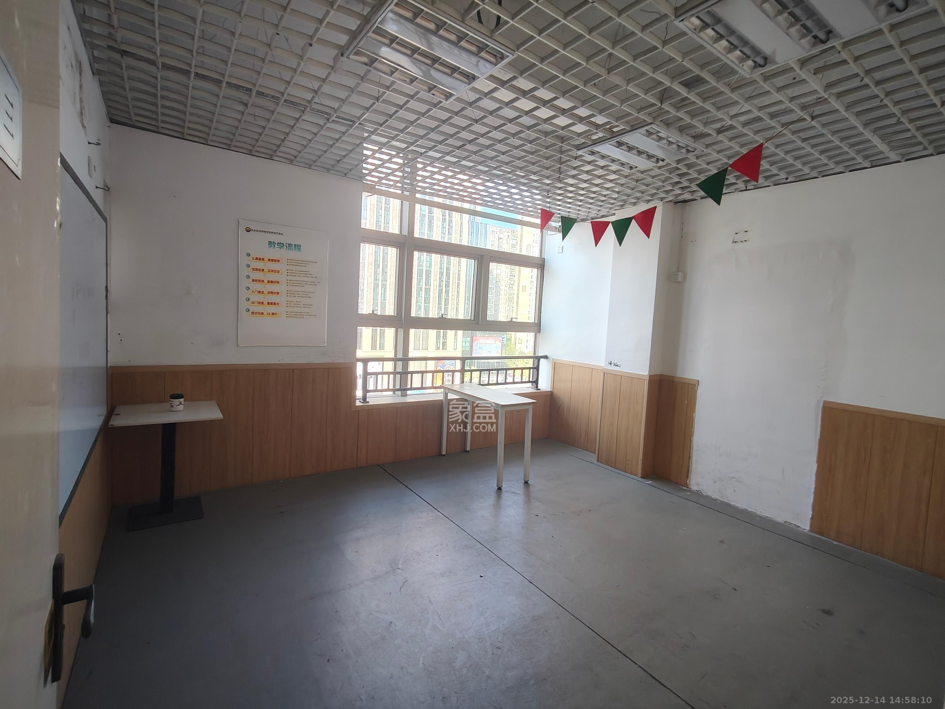 万科城   157.0㎡      9000.0元/月室内图