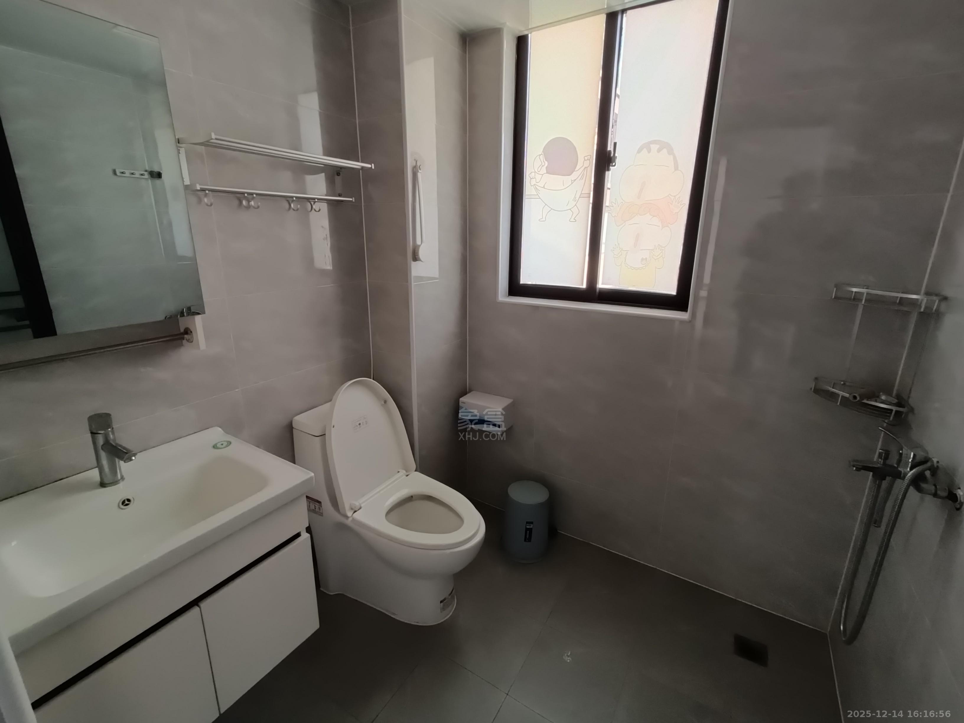 望云印象  3室2厅2卫    1800.0元/月