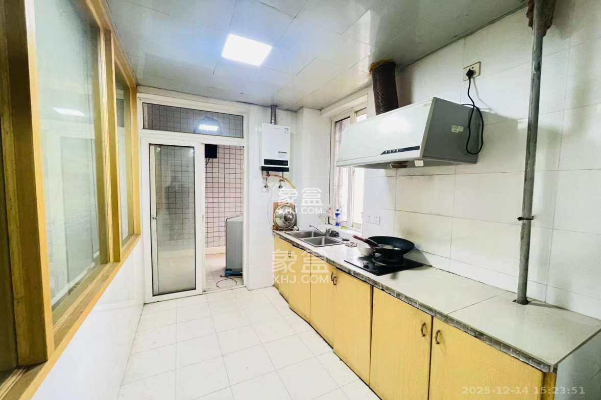 天翔新新家园 1室1厅1卫 1300.0元/月 天翔新新家园 1室1厅1卫 1300.0元/月室内图