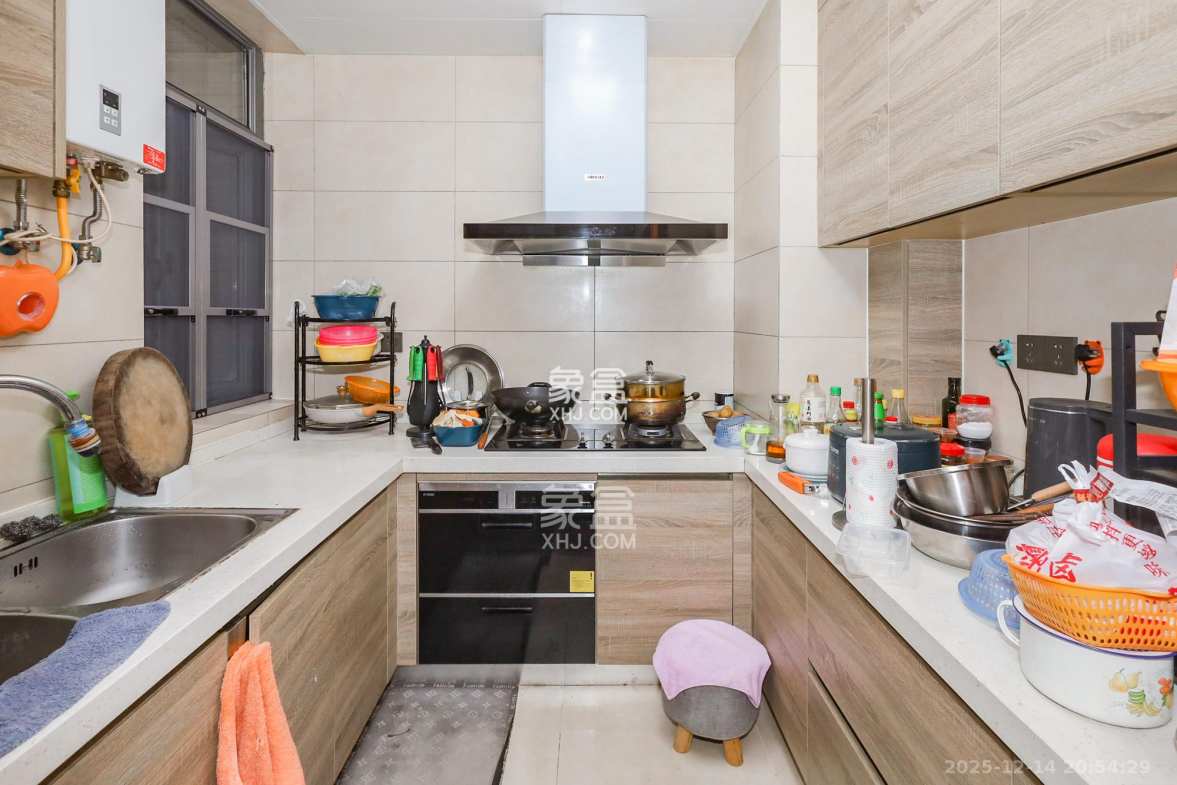 八方小区B区 3室2厅2卫 320.0万 八方小区B区 3室2厅2卫 320.0万厨房