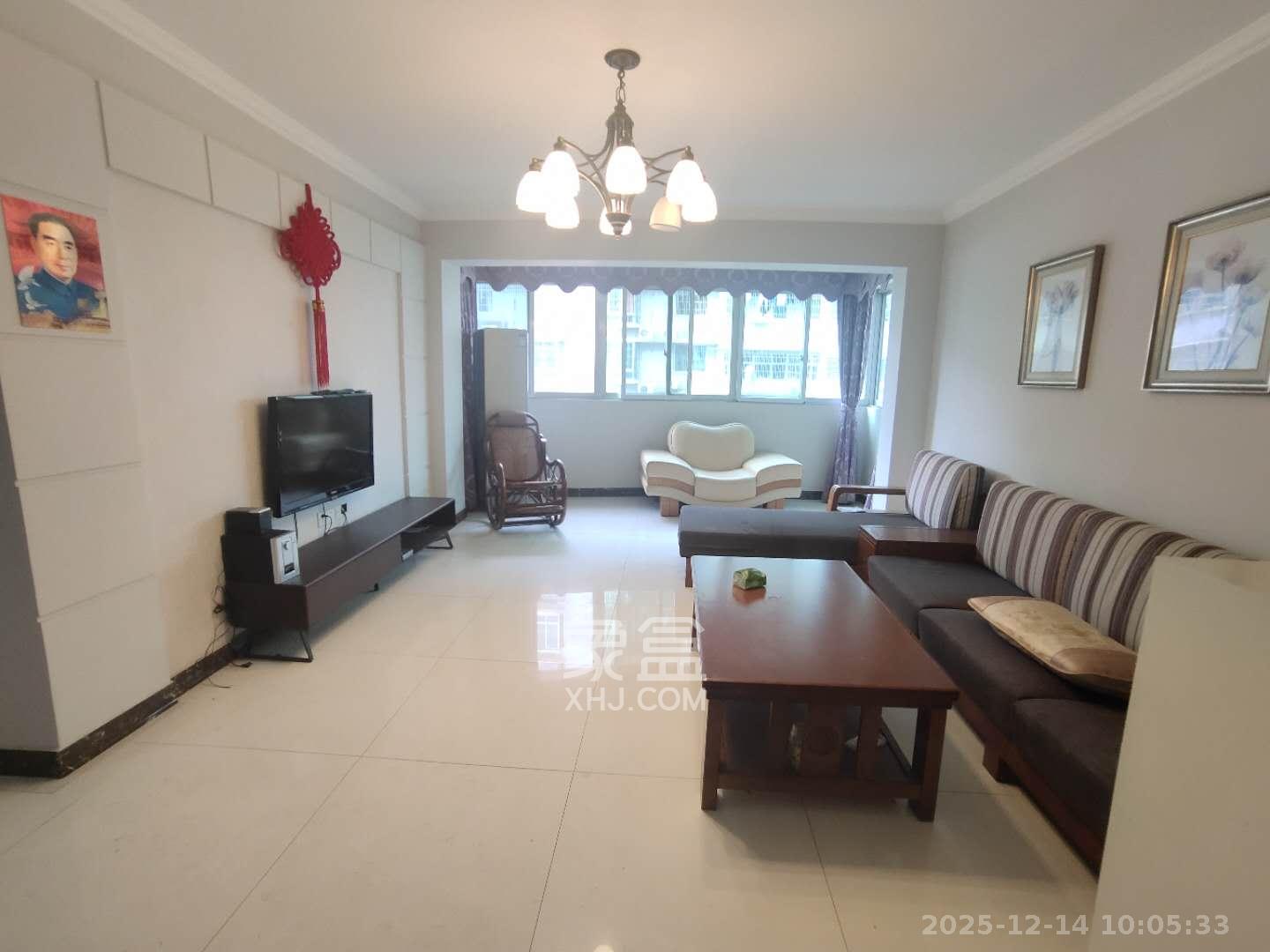 德政园  3室2厅2卫    3000.0元/月