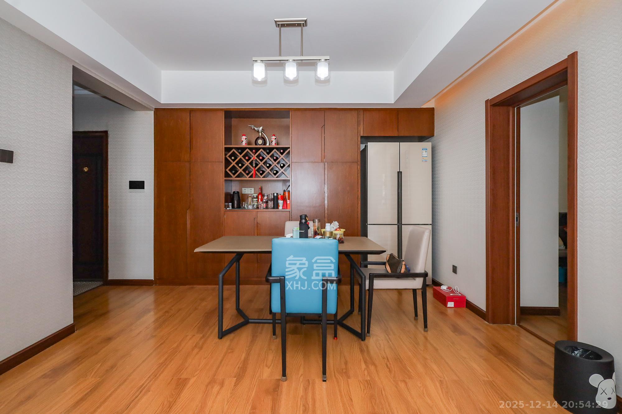 八方小区B区 3室2厅2卫 320.0万 八方小区B区 3室2厅2卫 320.0万其他