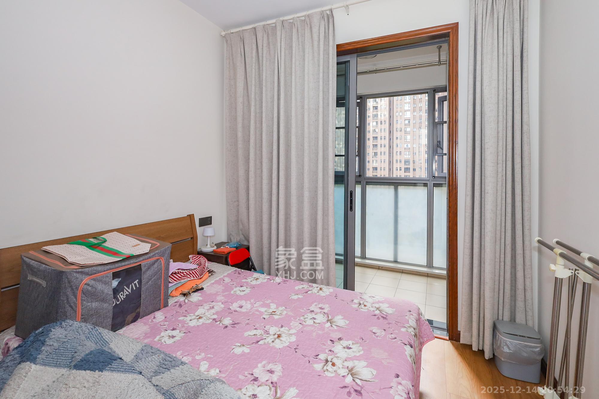 八方小区B区  3室2厅2卫    320.0万卧室