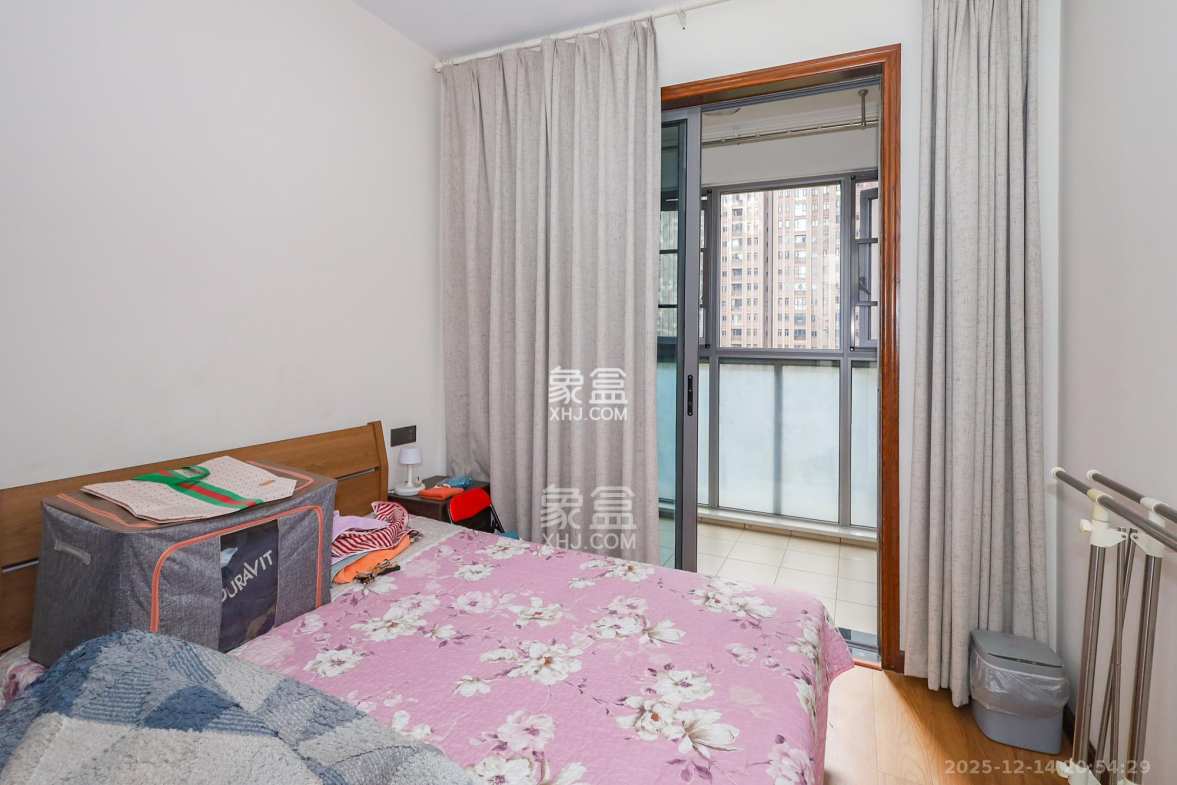 八方小区B区 3室2厅2卫 320.0万 八方小区B区 3室2厅2卫 320.0万卧室