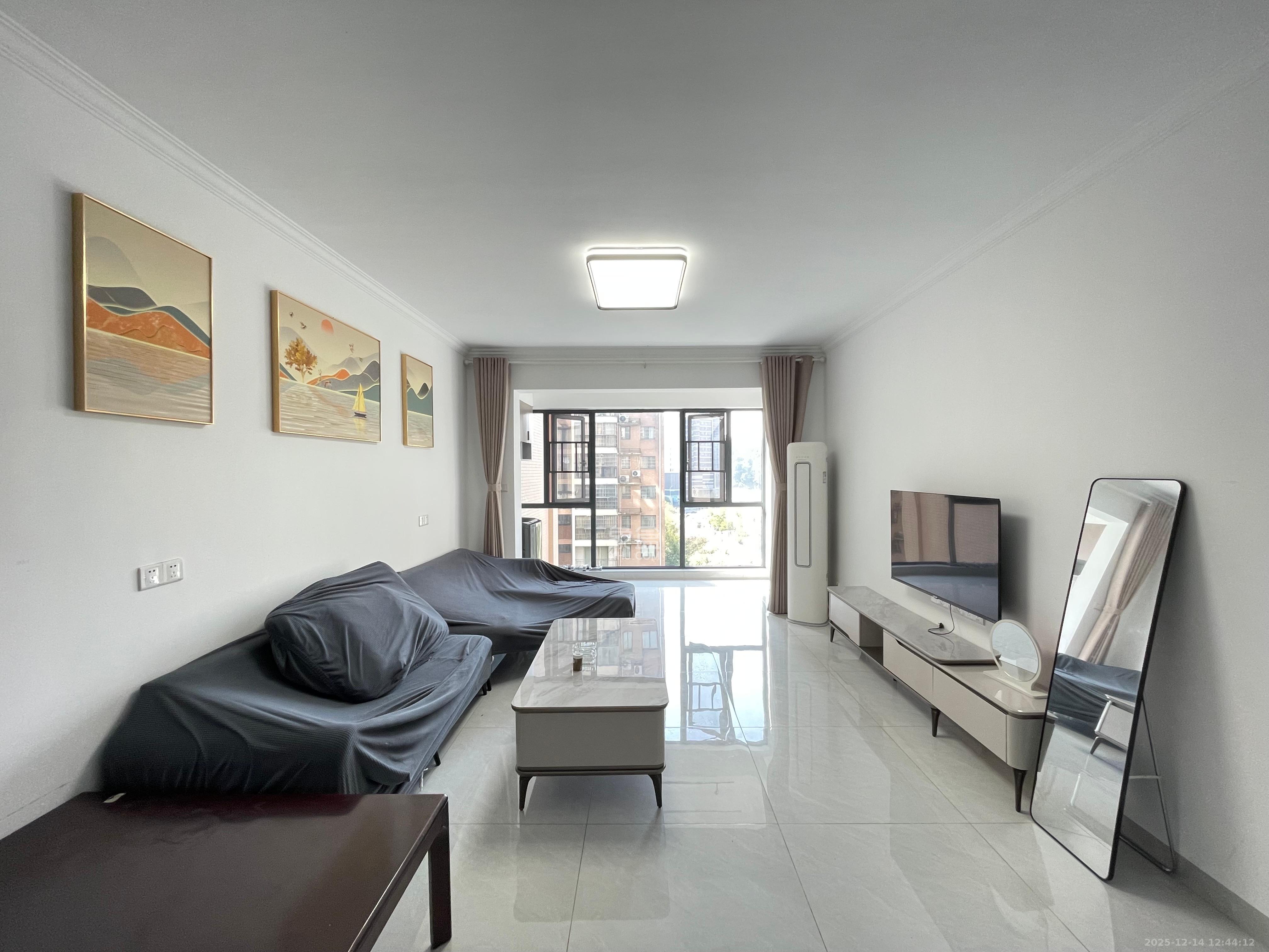 山水新城  3室2厅2卫    2600.0元/月