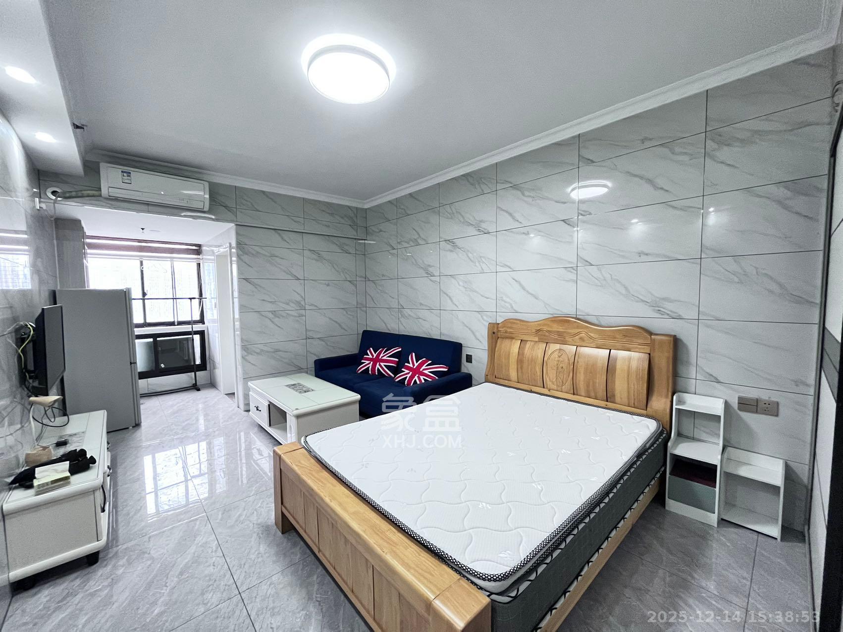 国泰九龙湾  1室1厅1卫    1400.0元/月