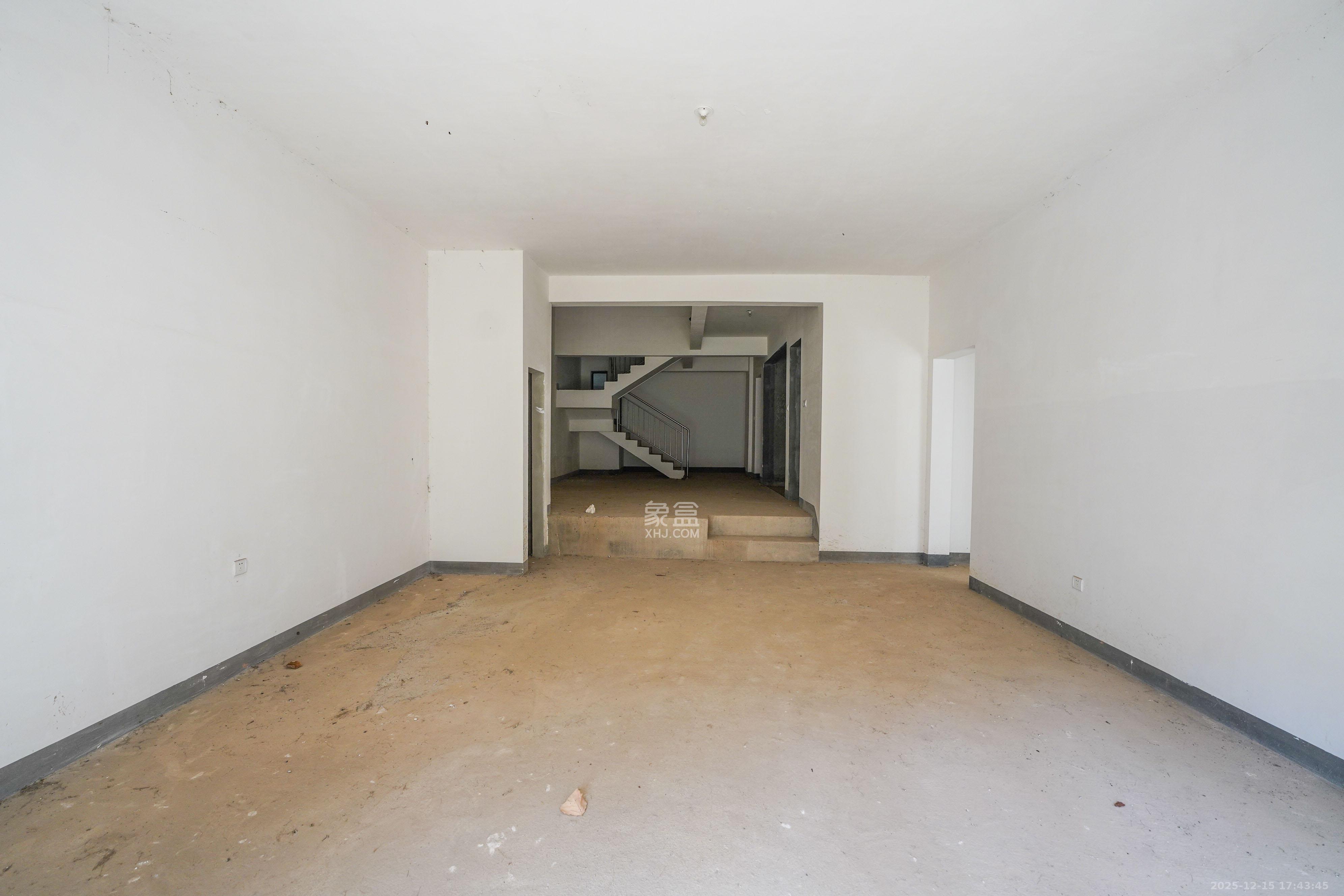 五矿万境蓝山  5室2厅2卫    290.0万