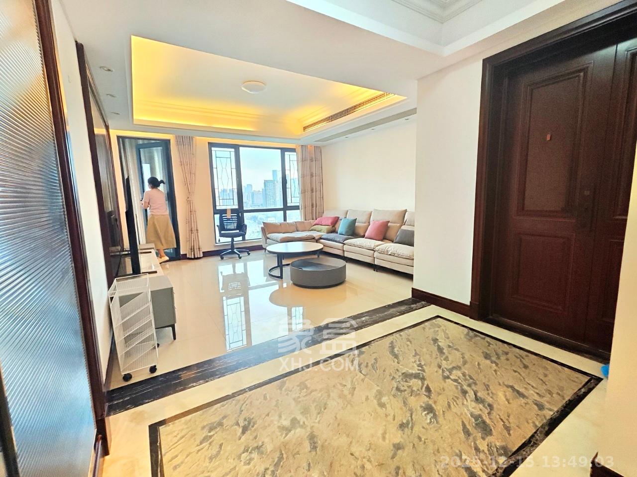 复地崑玉国际一期  3室2厅2卫    6000.0元/月