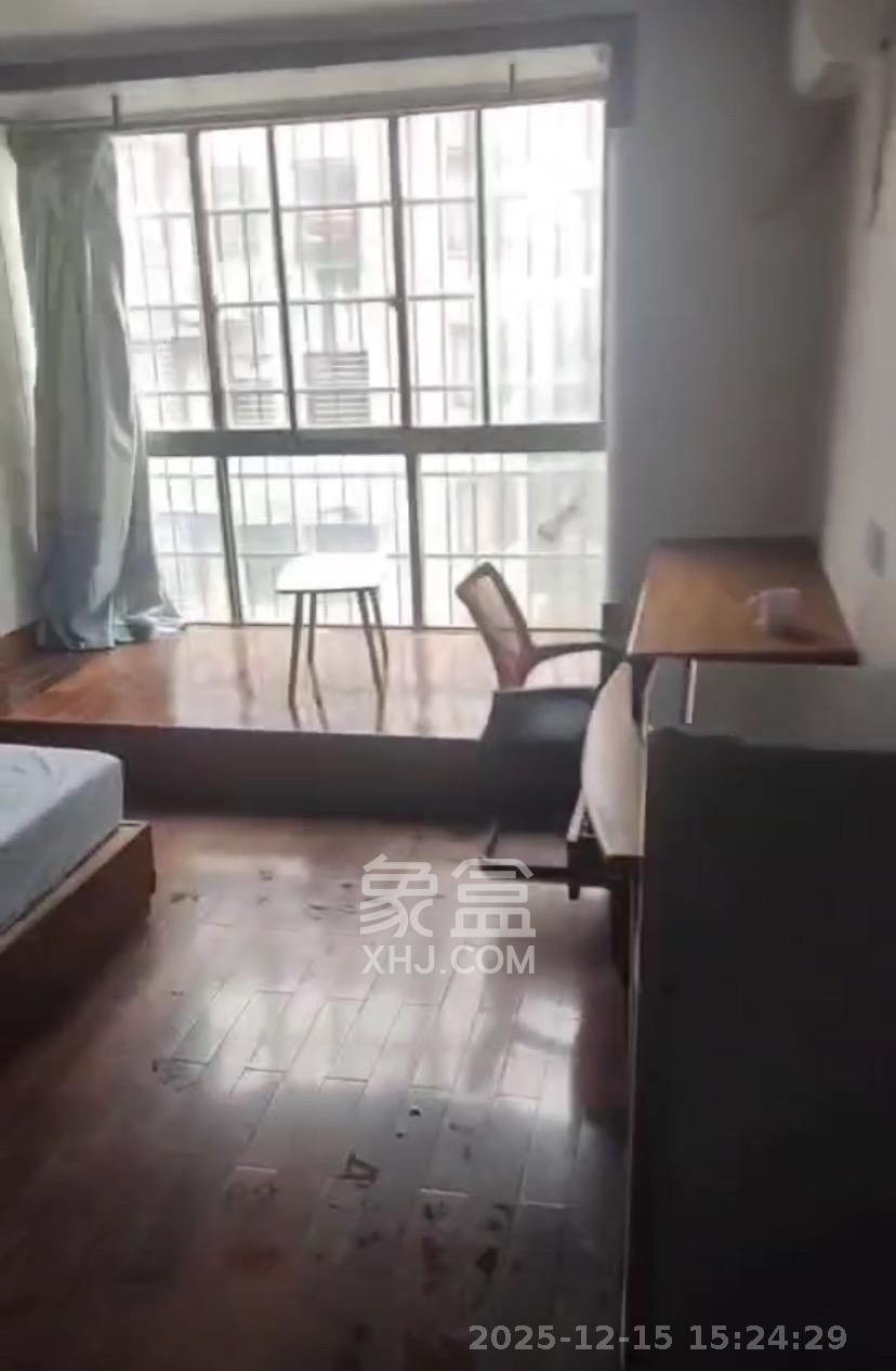 雄海花园  1室1厅1卫    1300.0元/月