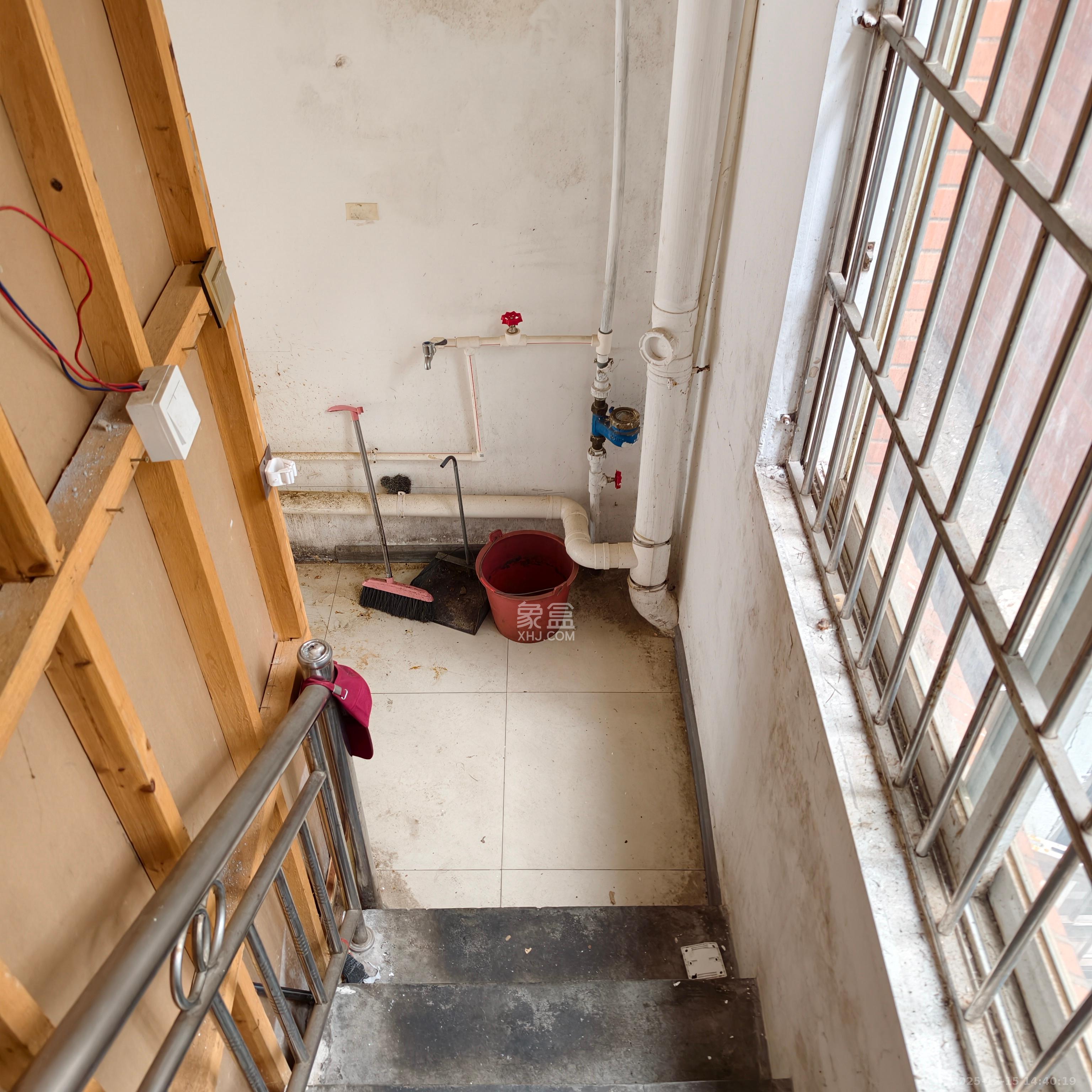 山水人家一二期   98.0㎡      2300.0元/月室内图