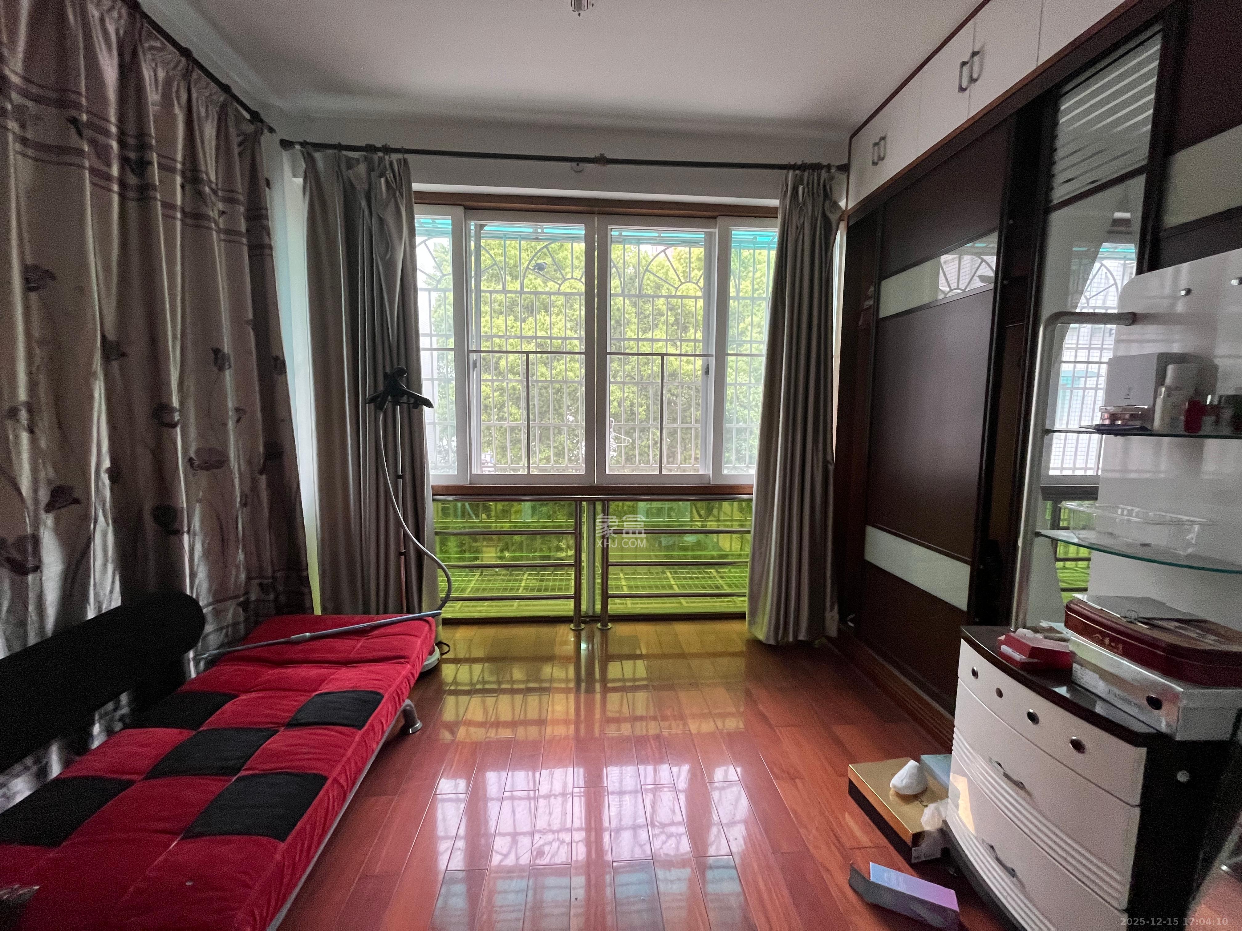 高速公路管理局宿舍  3室2厅2卫    3000.0元/月