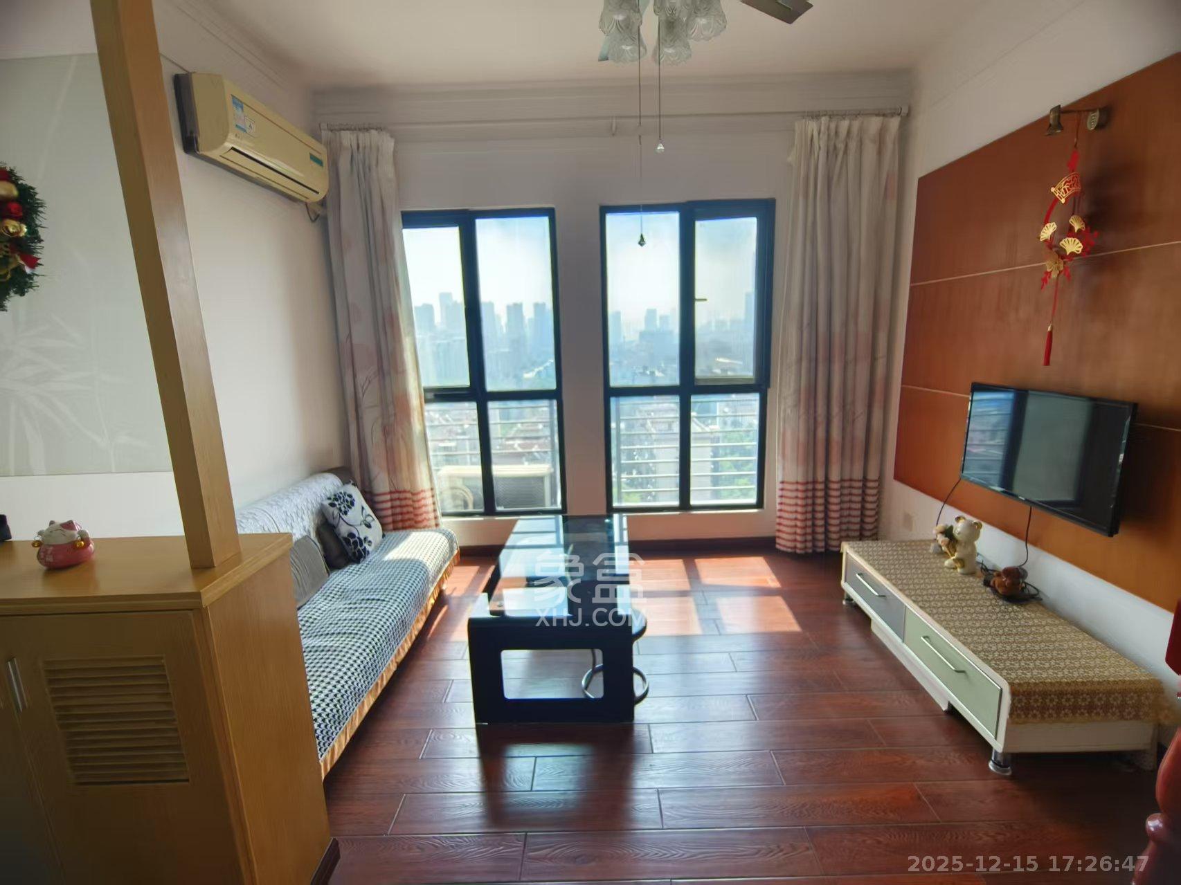 郡原广场  1室1厅1卫    2000.0元/月