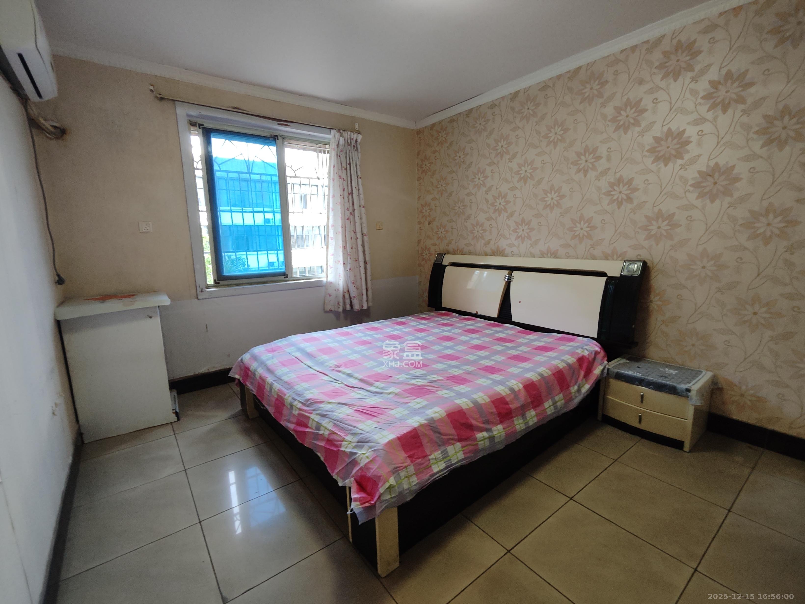 解放四村363号新族公寓  4室1厅1卫    1600.0元/月