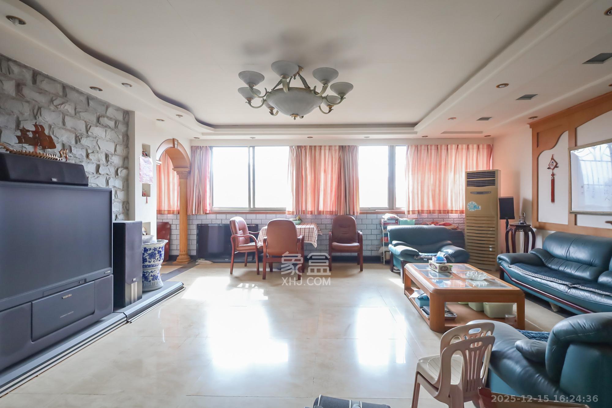 金星小区  4室2厅2卫    100.0万