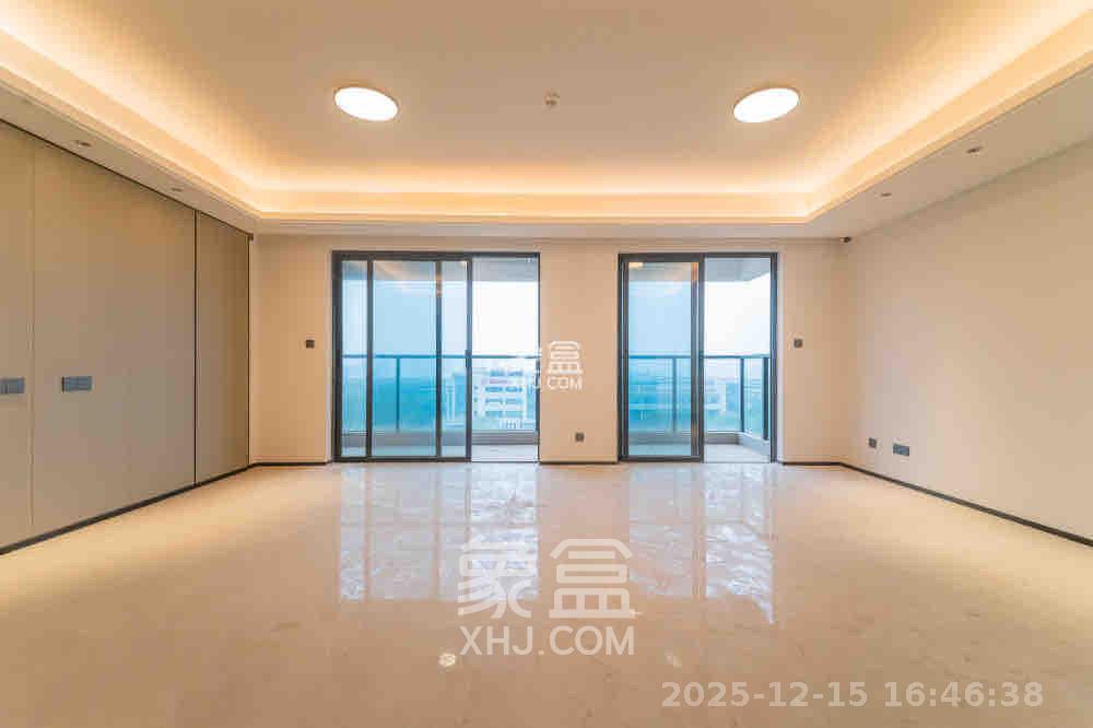 三一云谷  4室2厅2卫    3400.0元/月