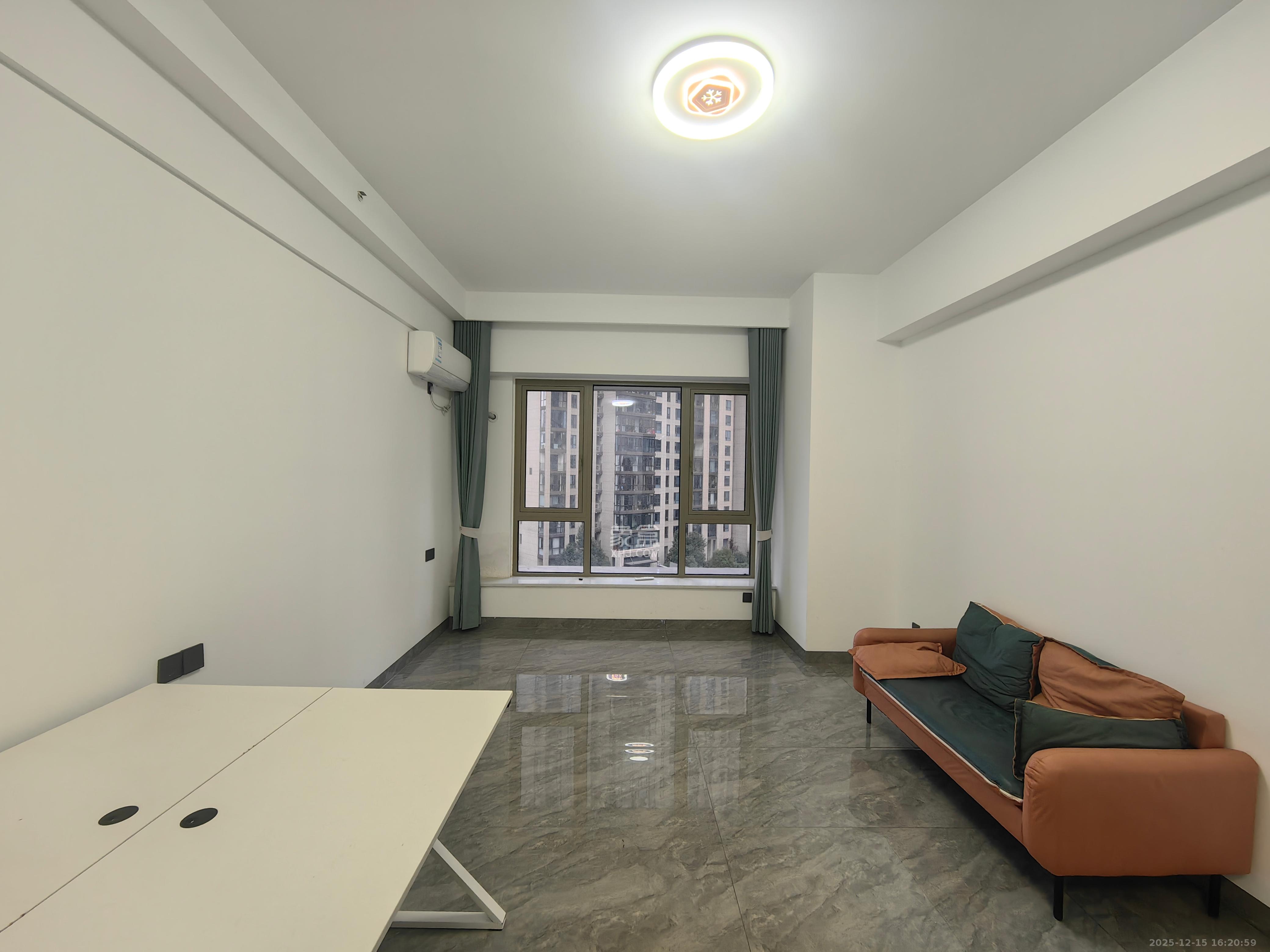 梅溪湖金茂湾一期  1室1厅1卫    1800.0元/月