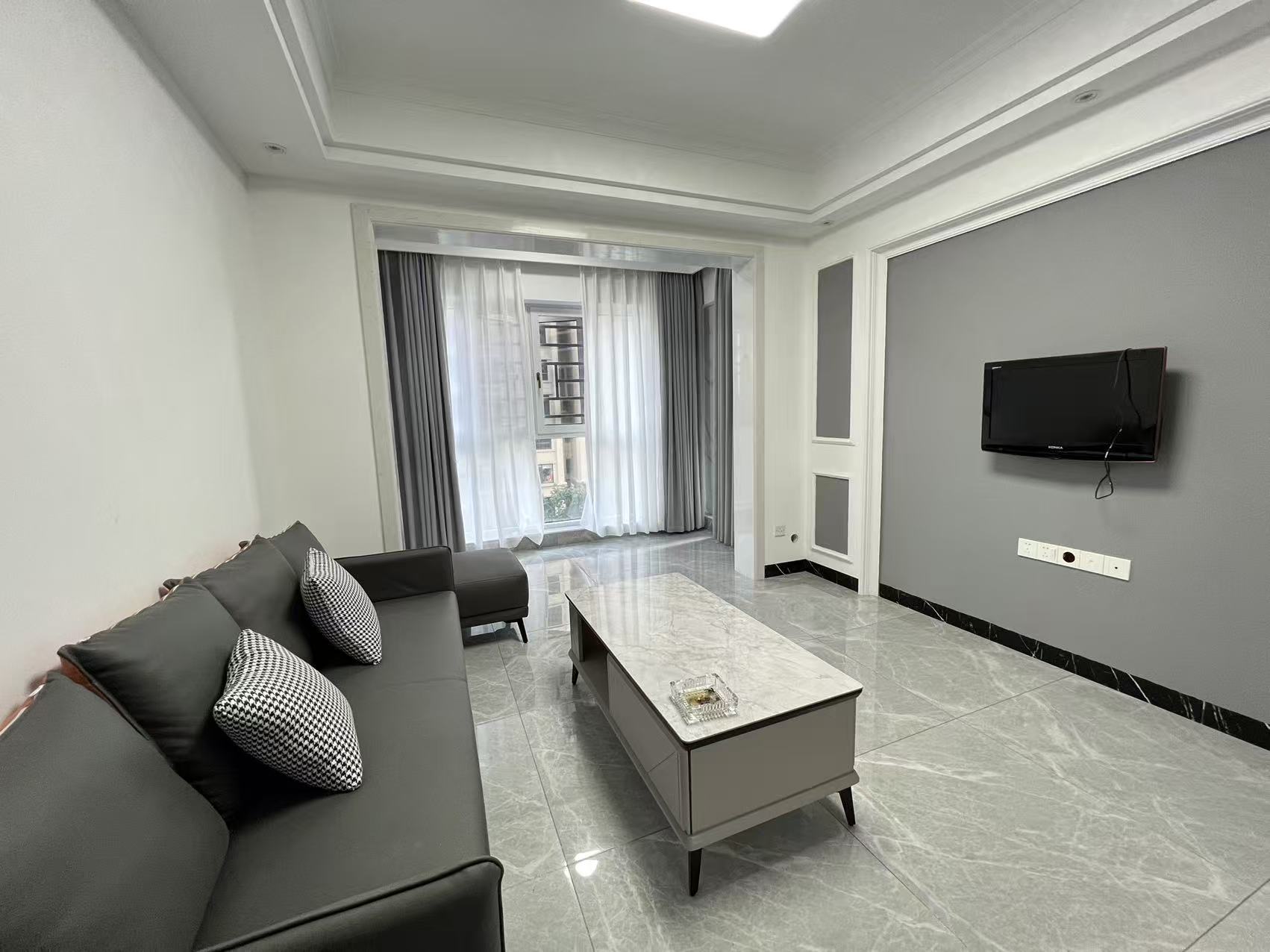 阳光美城  2室2厅1卫    2000.0元/月