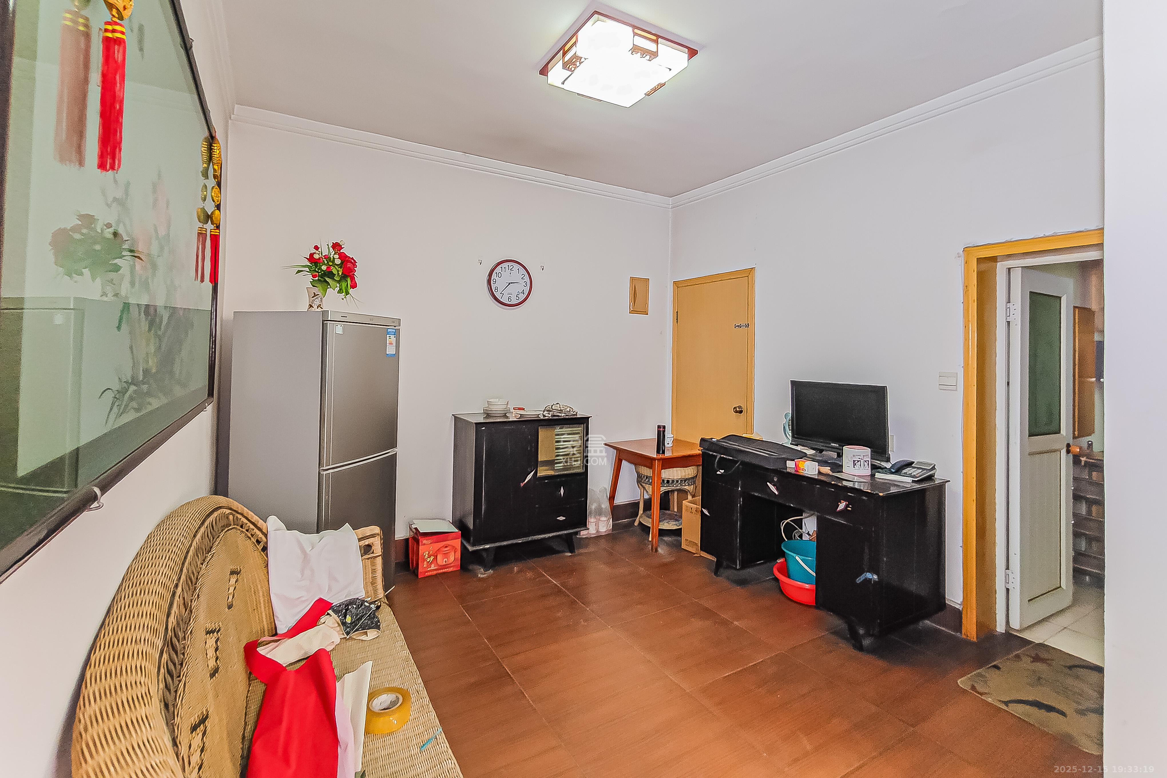 向东南社区 1室1厅1卫 30.0万 向东南社区 1室1厅1卫 30.0万客厅