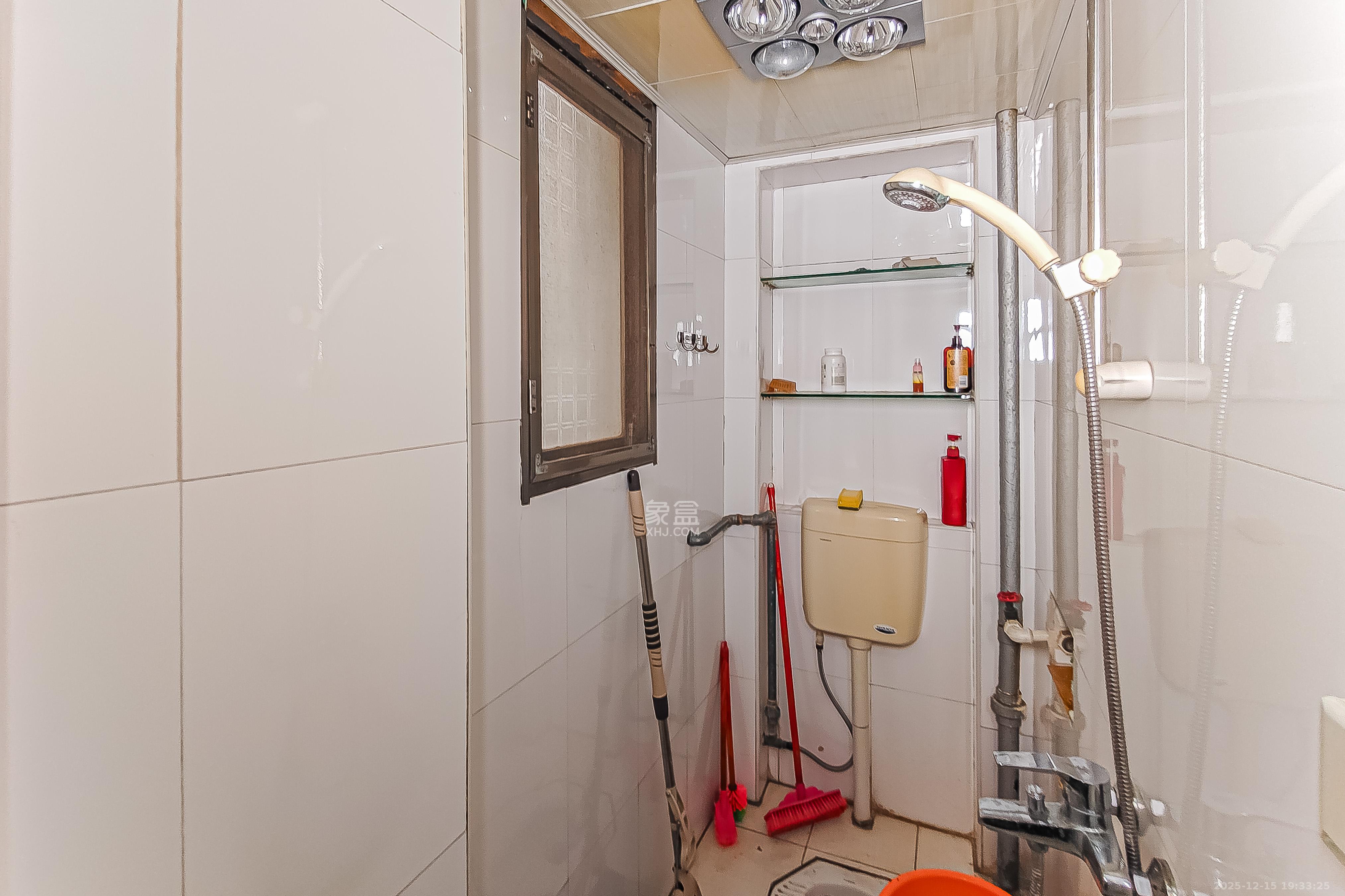 向东南社区 1室1厅1卫 30.0万 向东南社区 1室1厅1卫 30.0万卫生间