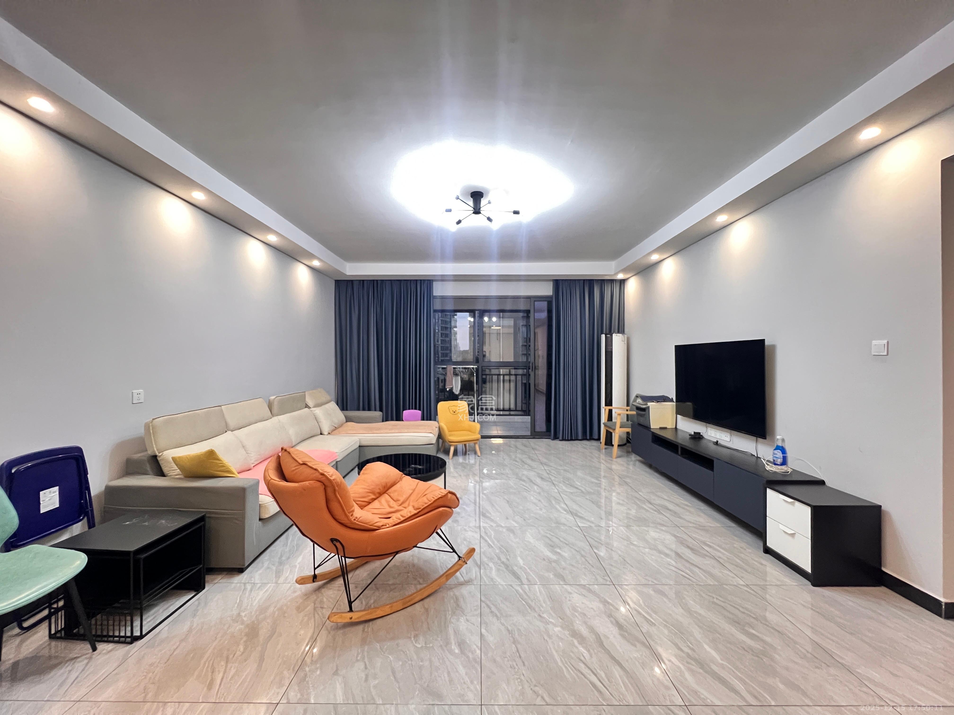 金域南外滩（望江佳园）  4室2厅2卫    5500.0元/月