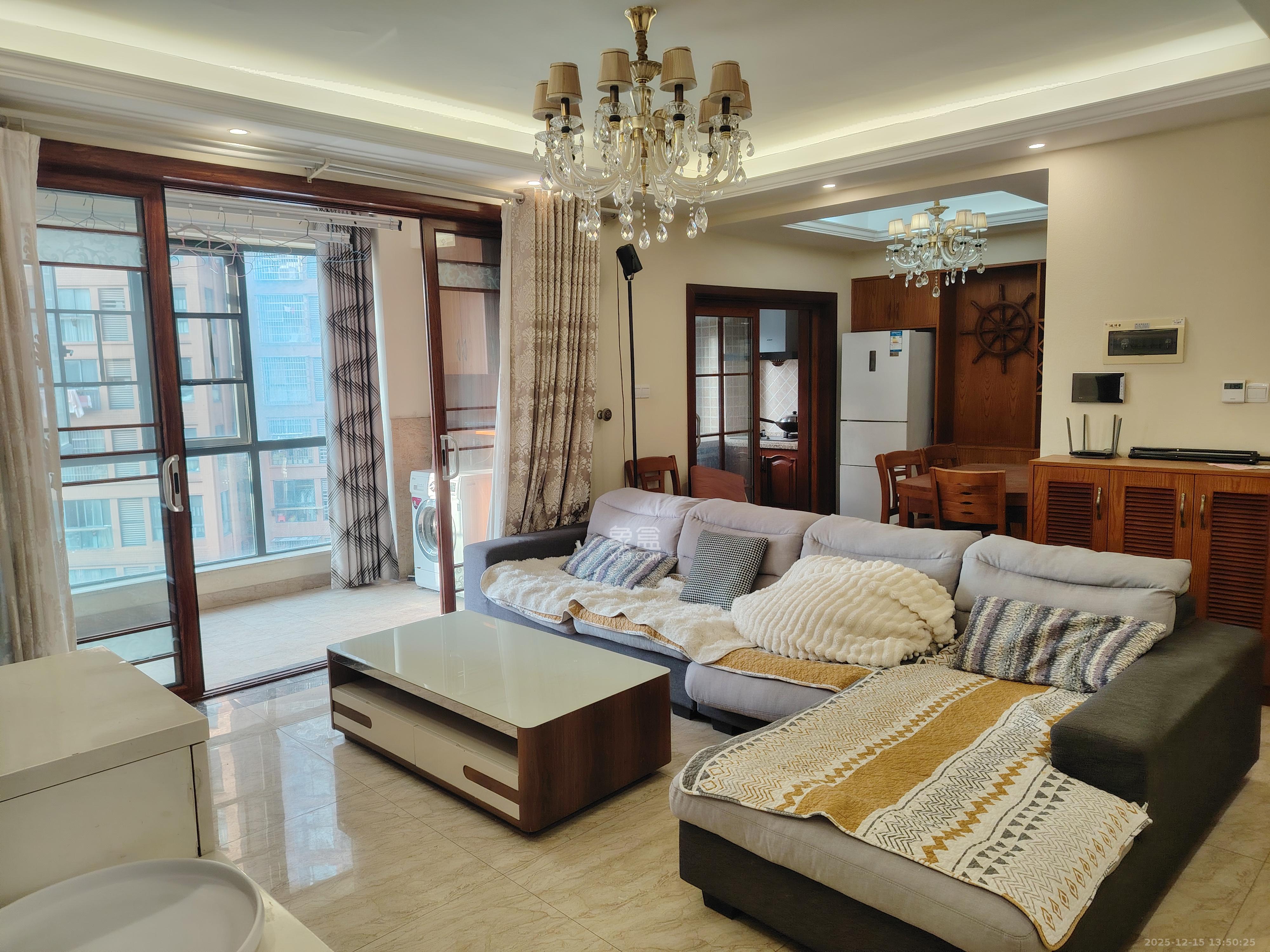 新盛珑璟台  3室2厅2卫    2800.0元/月